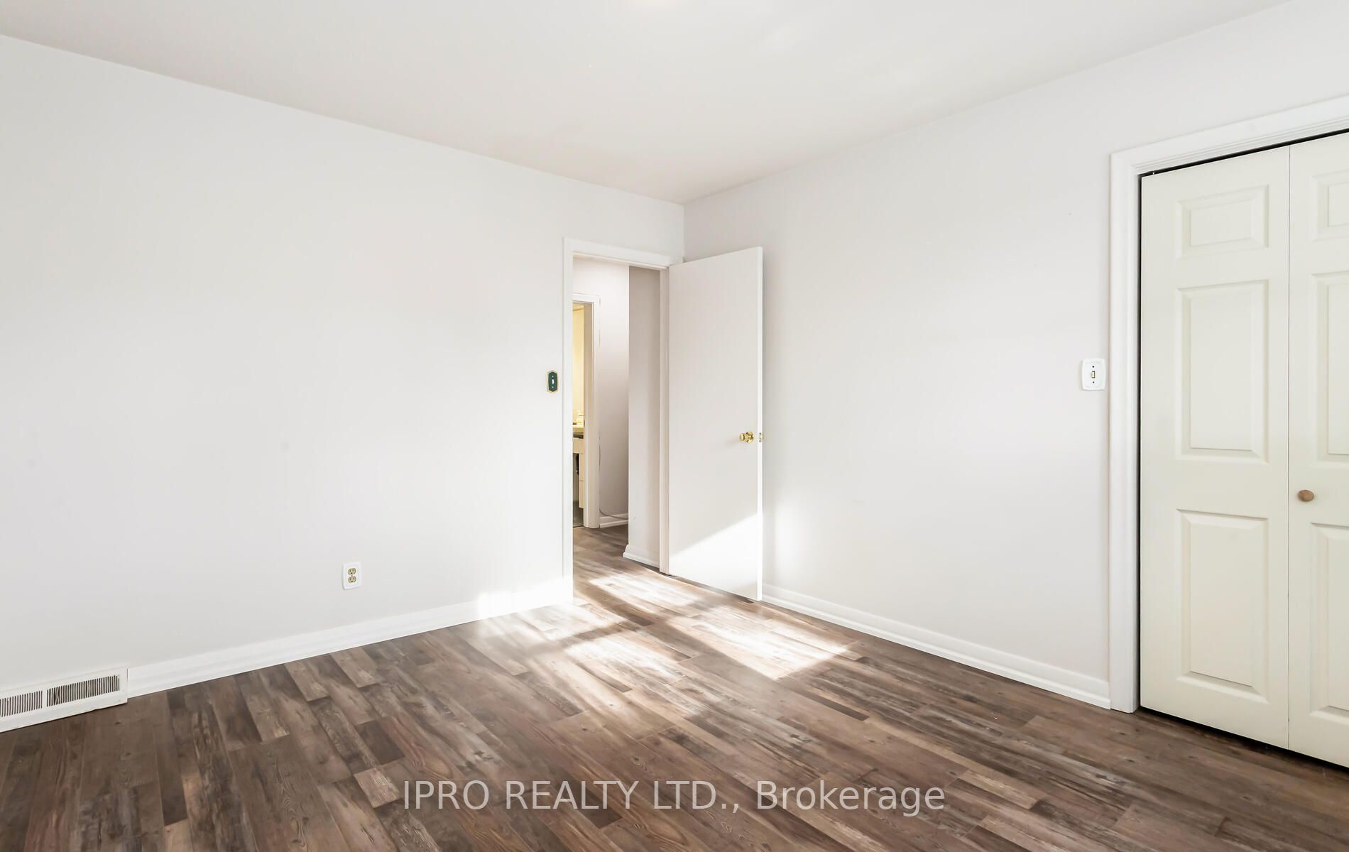 221 Nugent (Upper Level) Dr N