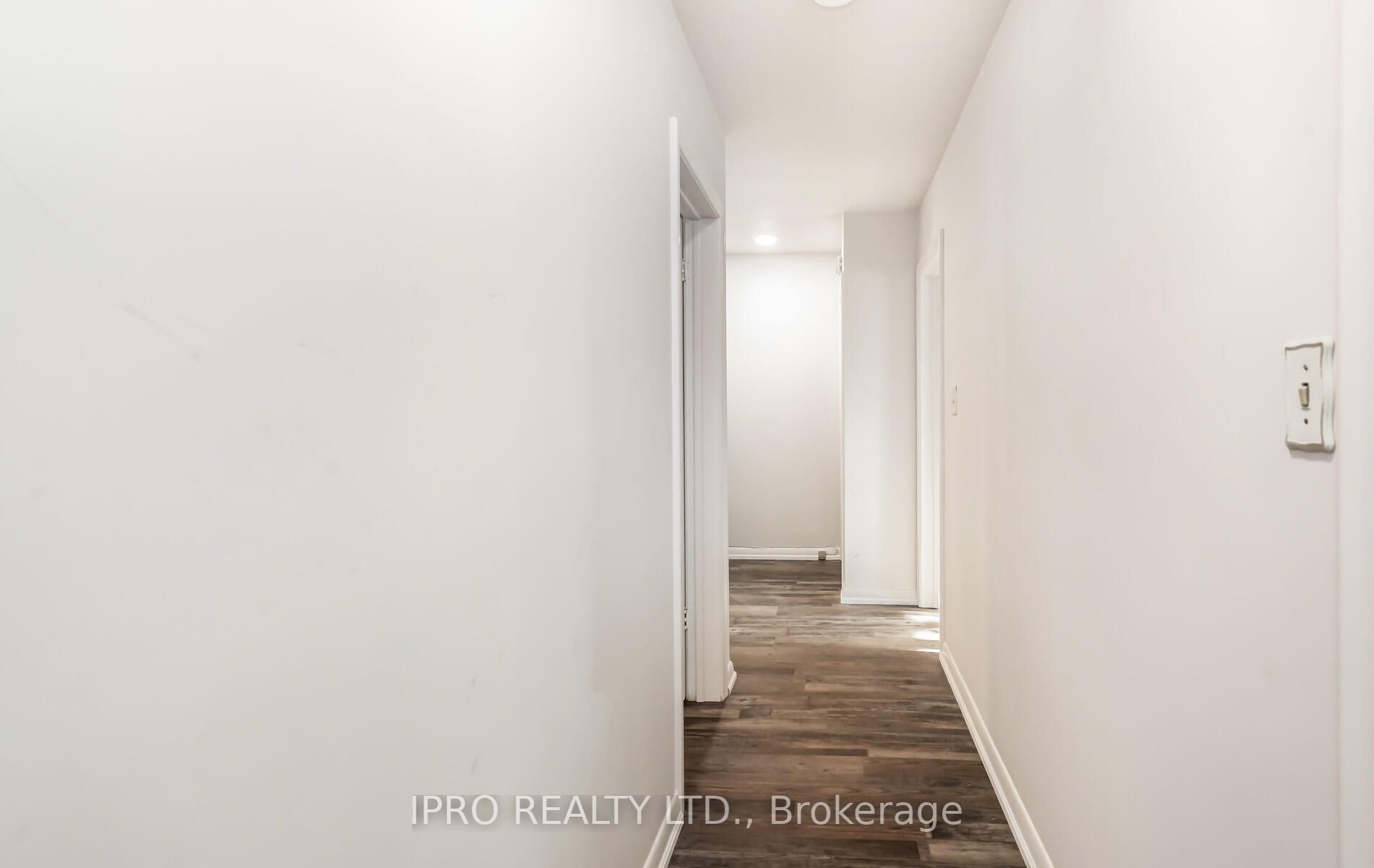 221 Nugent (Upper Level) Dr N