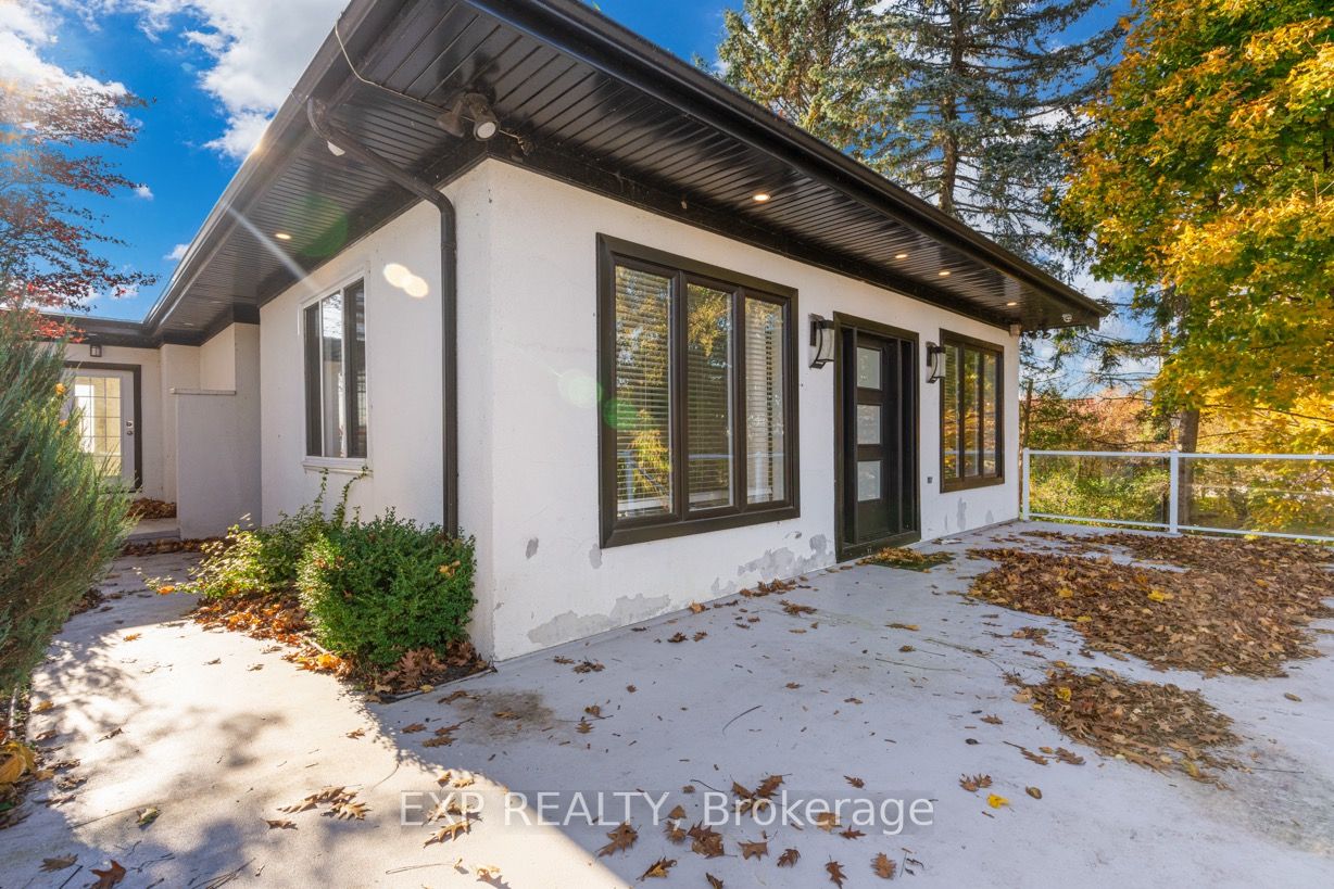 10349 Lakeshore Rd W