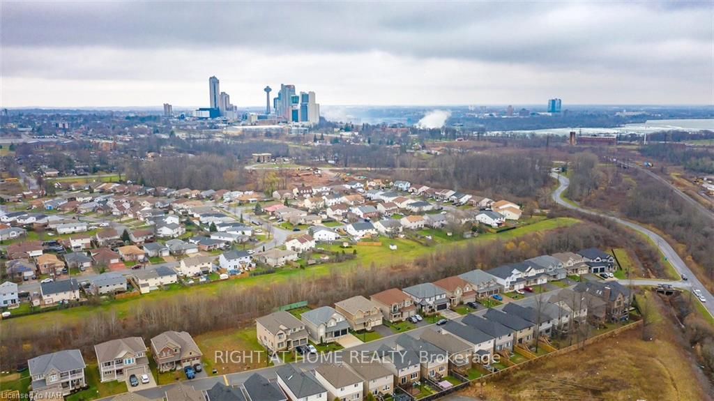 7221 Lionshead Ave, #Upper