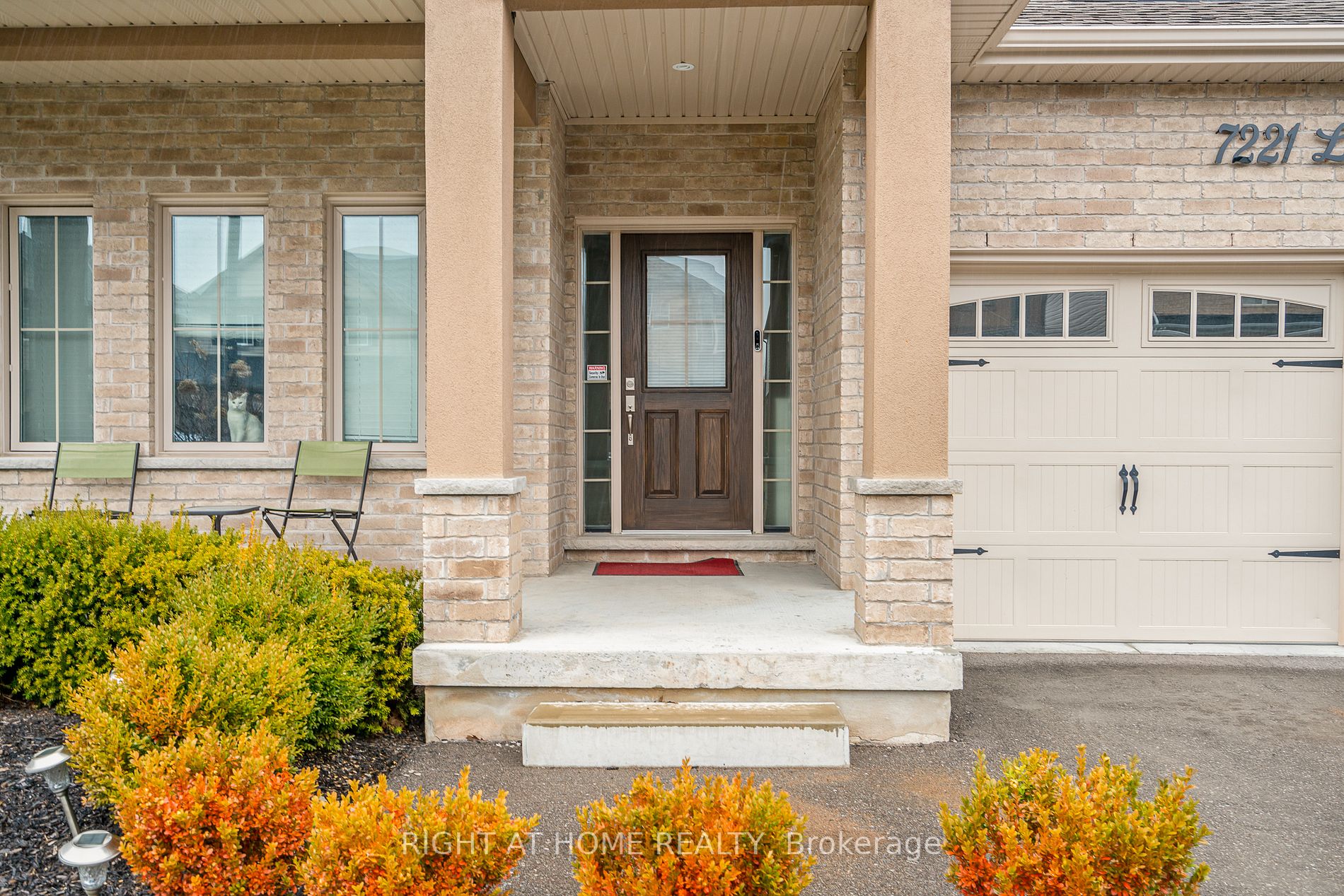 7221 Lionshead Ave, #Upper