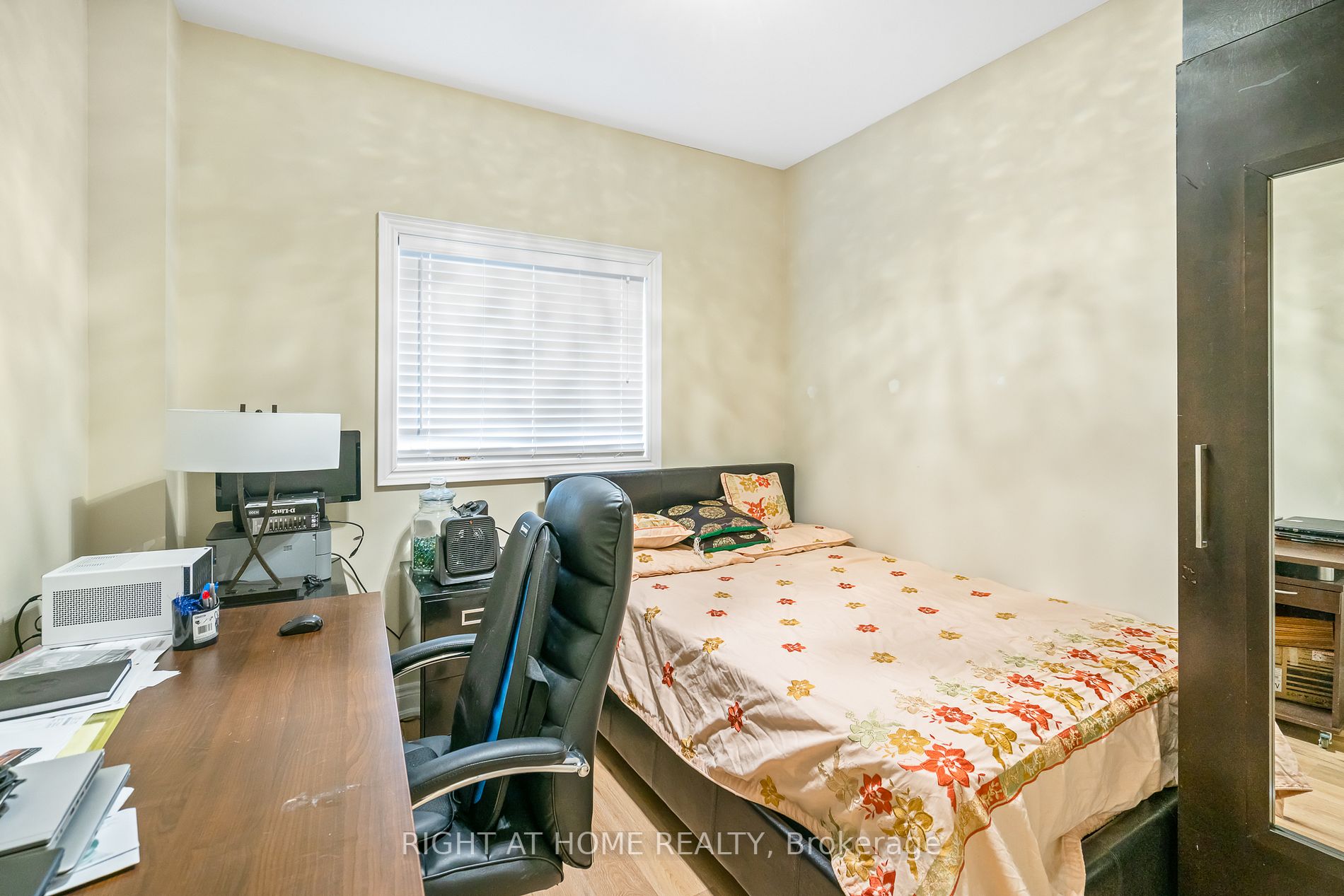 7221 Lionshead Ave, #Upper