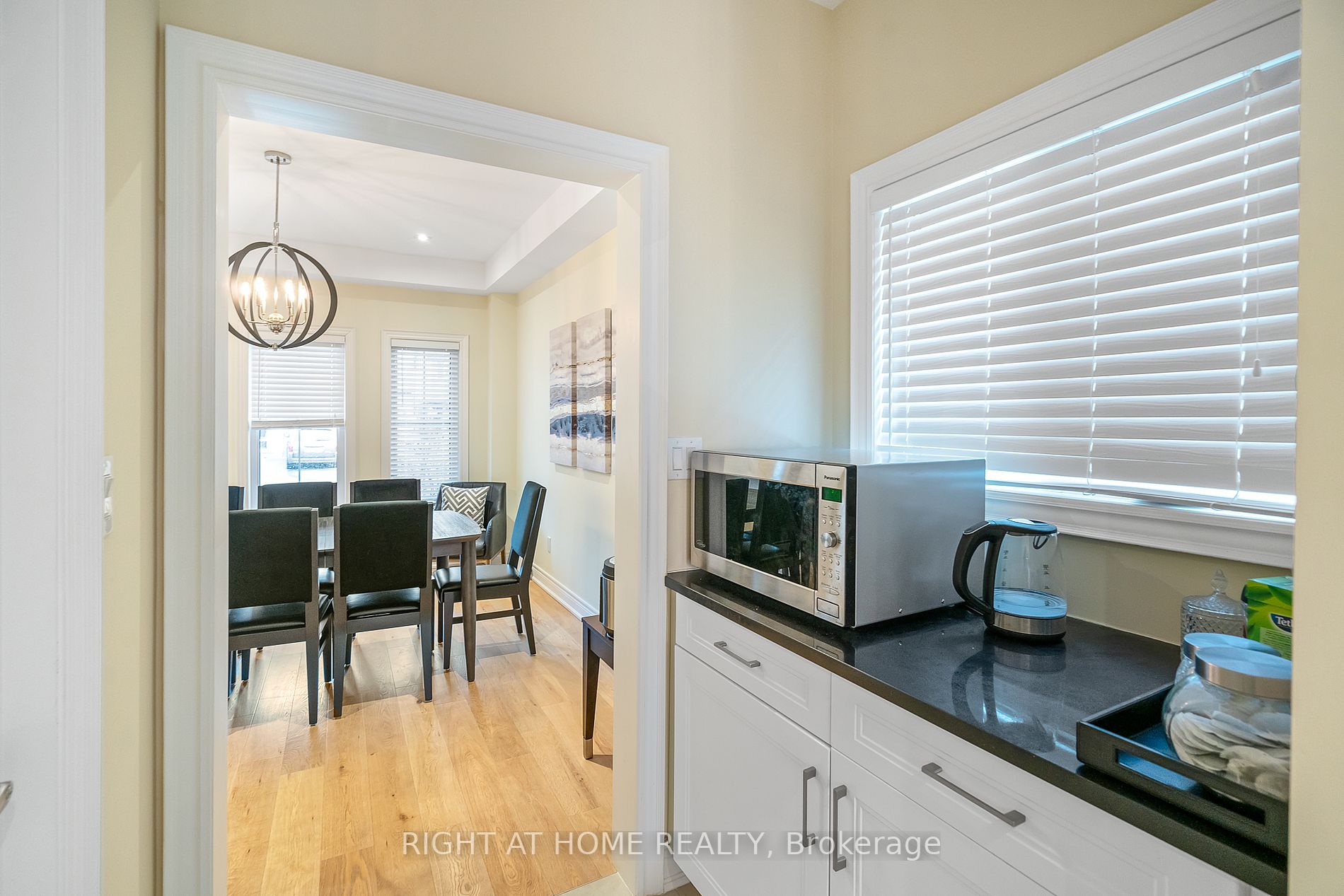 7221 Lionshead Ave, #Upper
