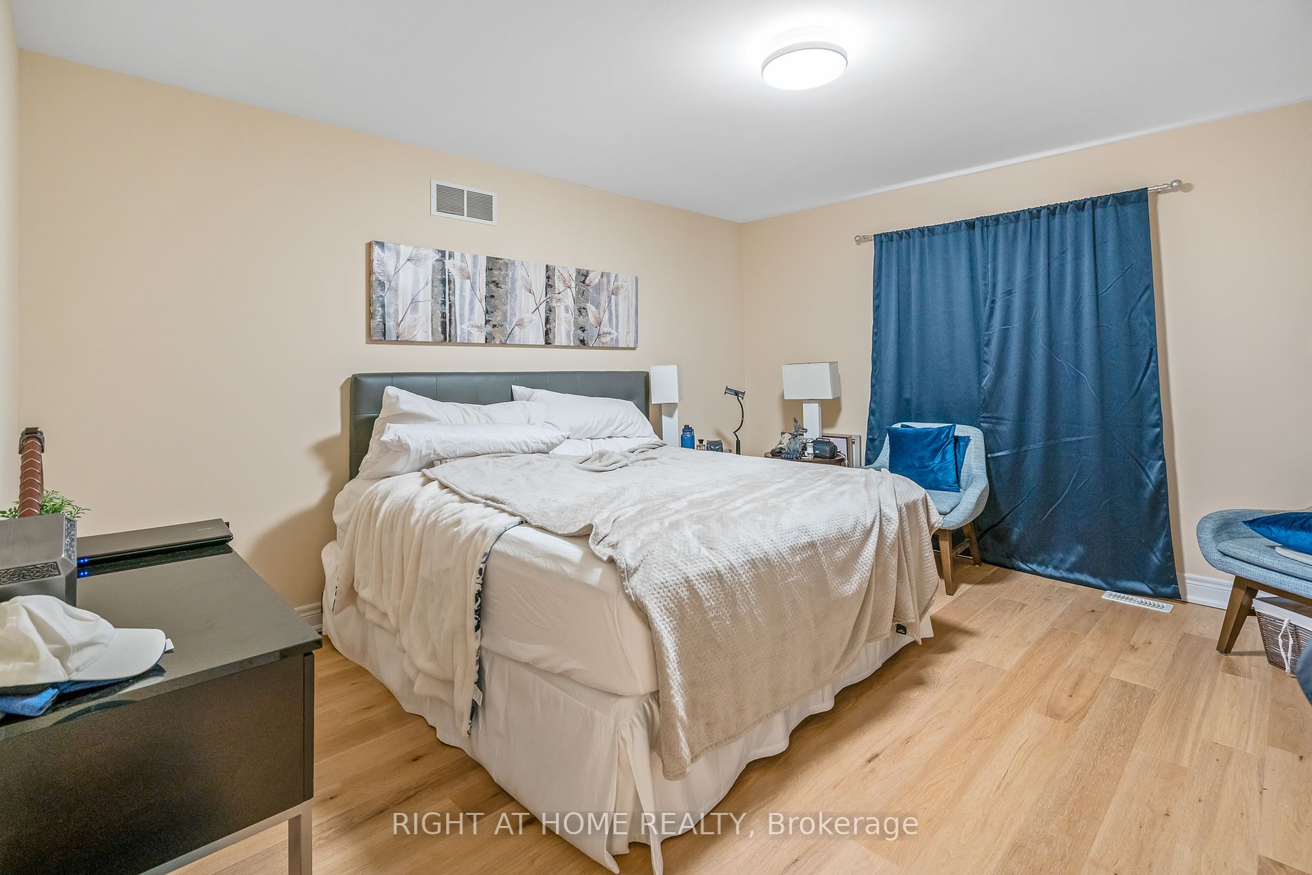 7221 Lionshead Ave, #Upper