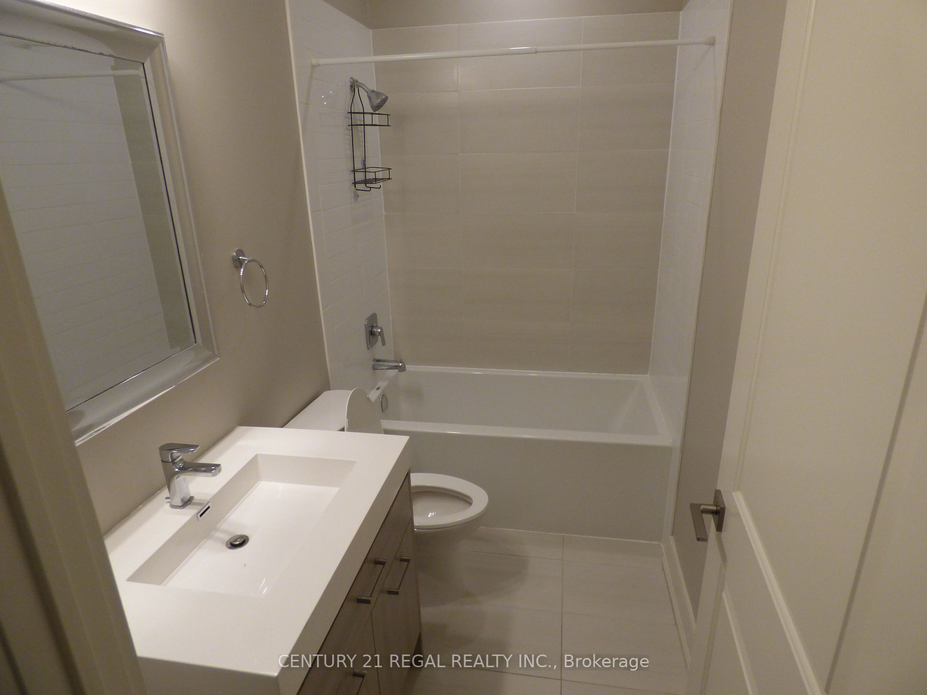 150 Main St W, #415