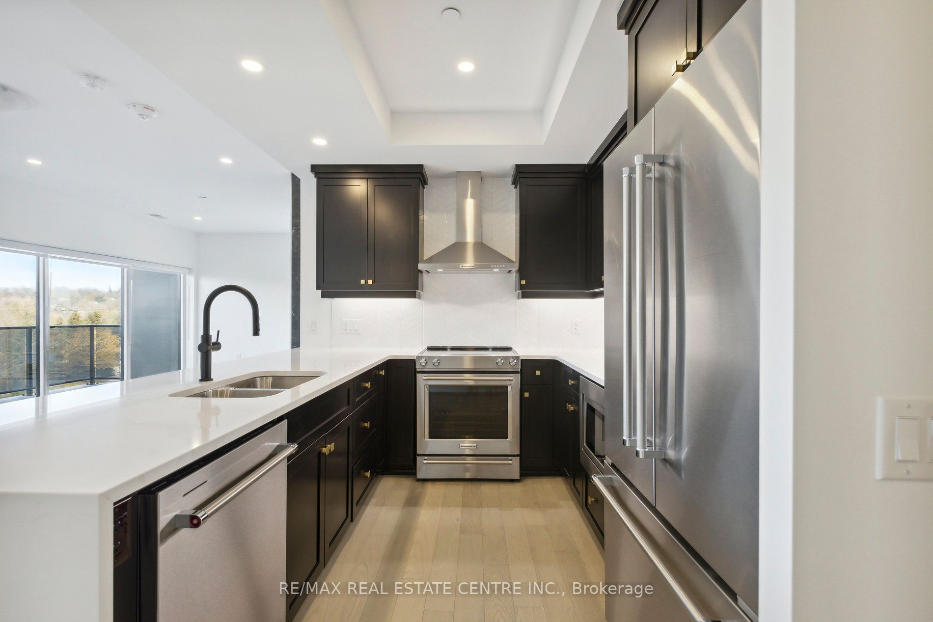 71 Wyndham St S, #408