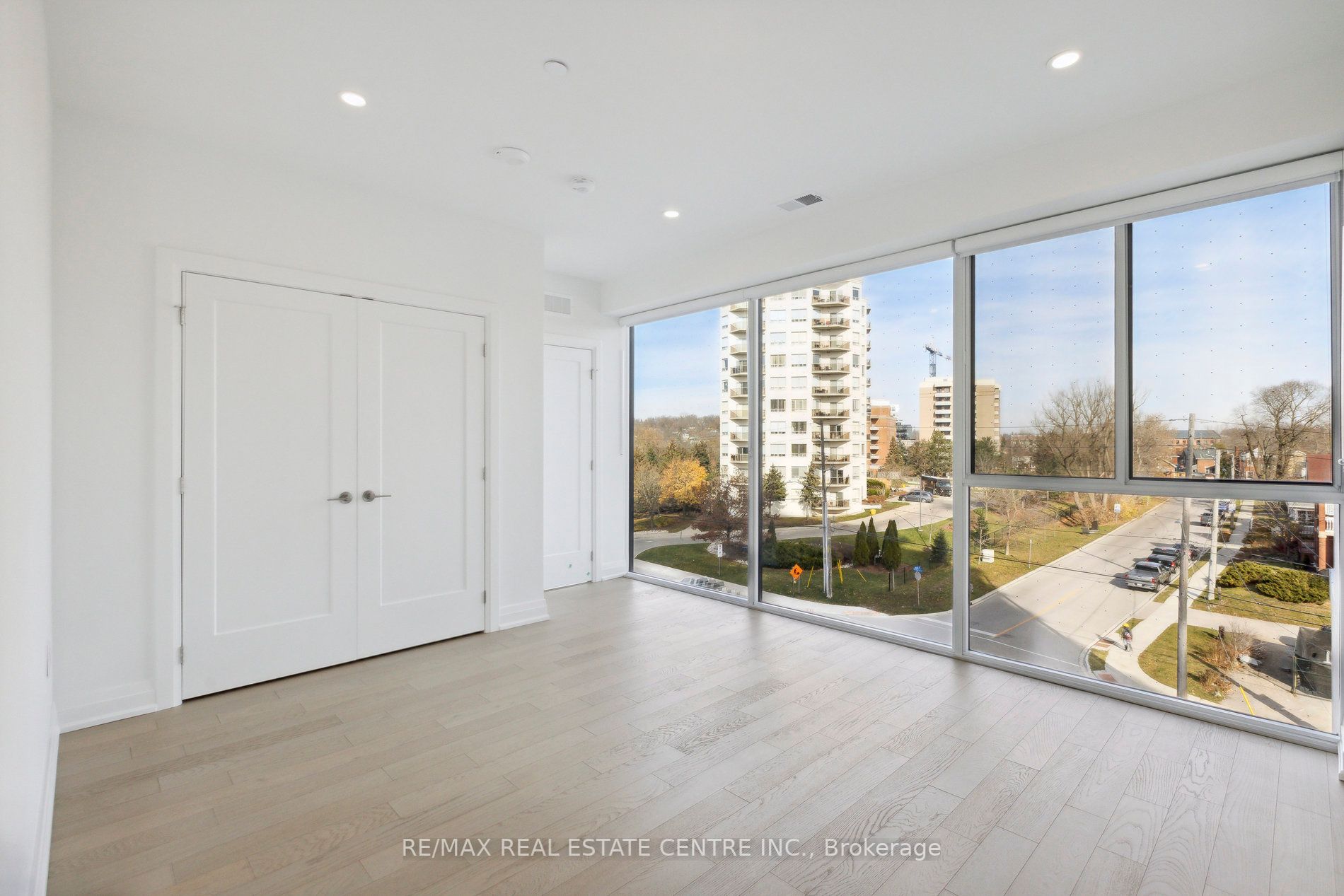 71 Wyndham St S, #408