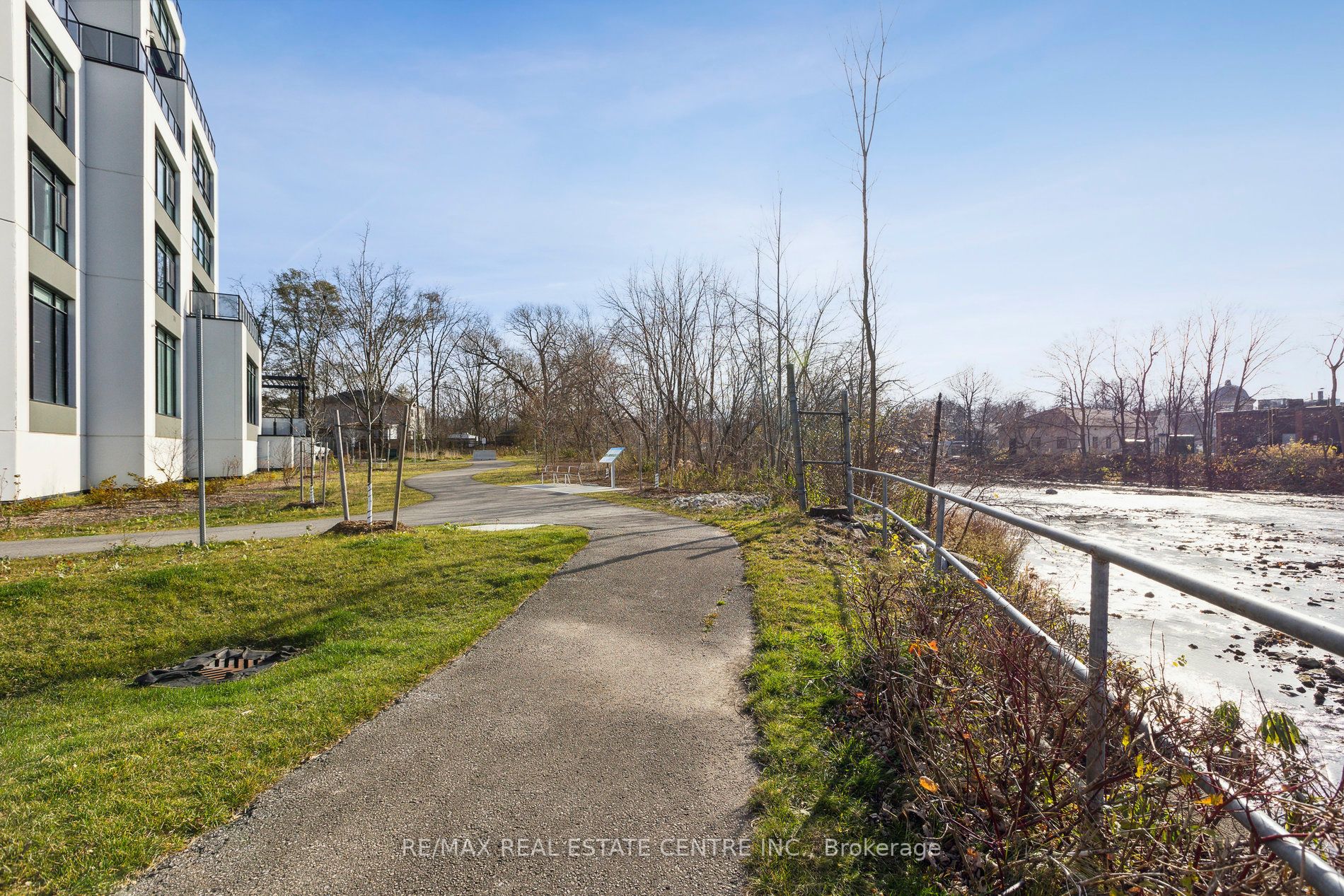 71 Wyndham St S, #408