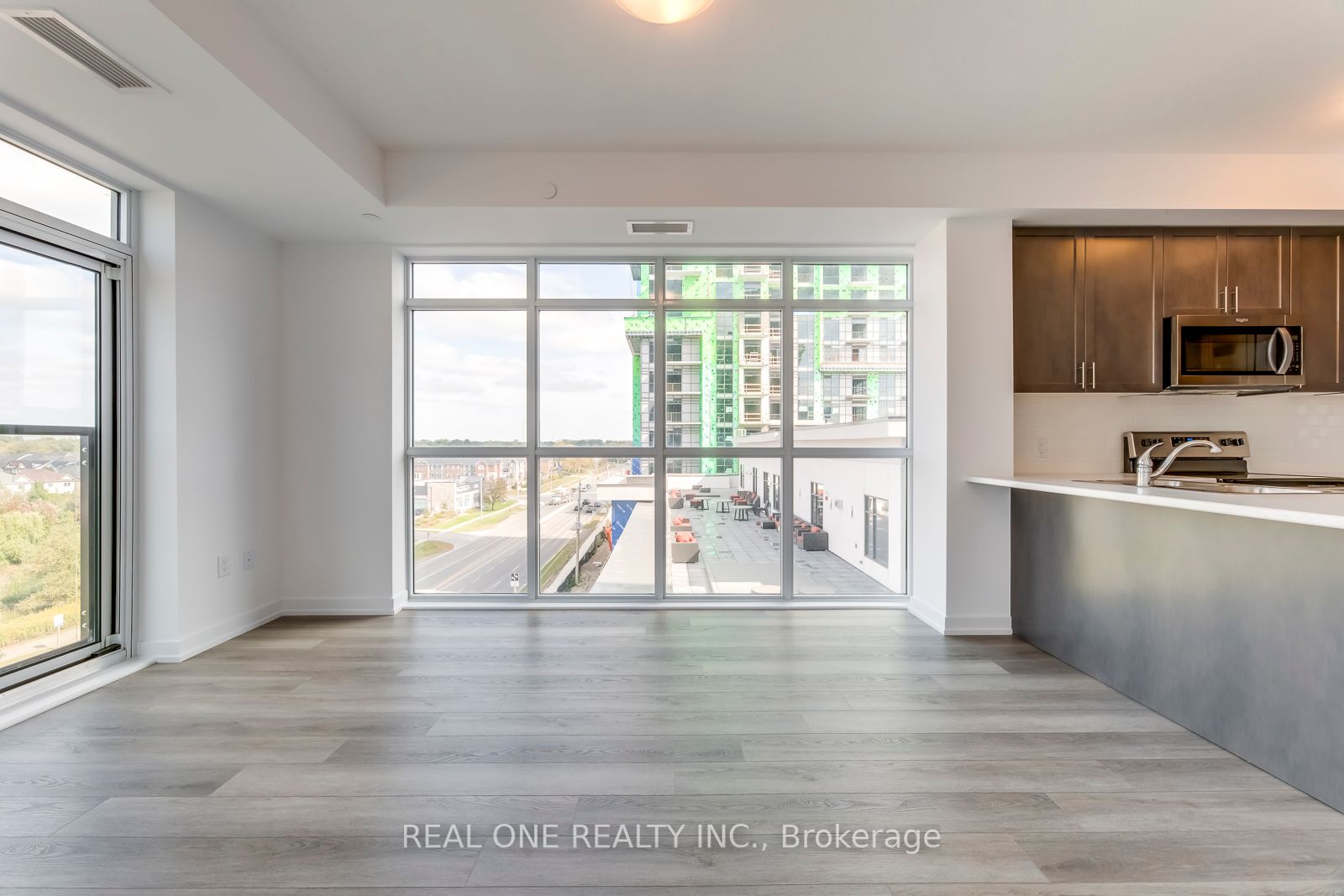 460 Dundas St E, #605