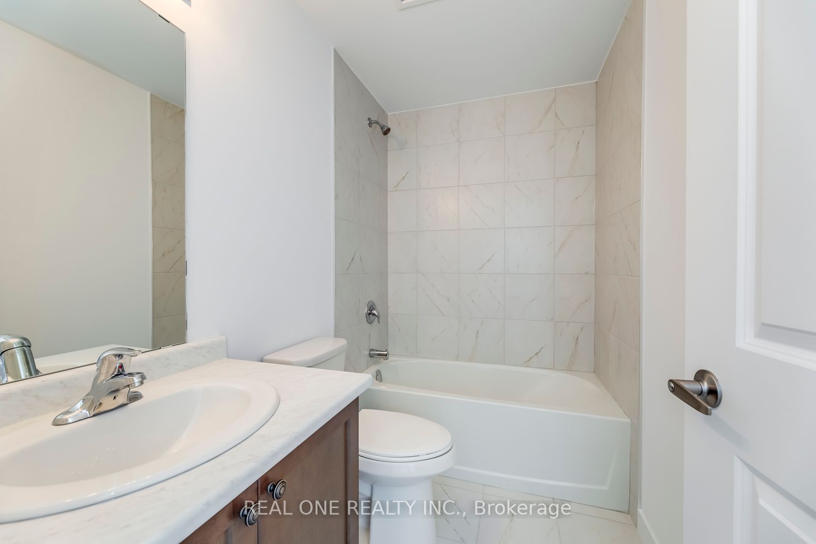 460 Dundas St E, #605