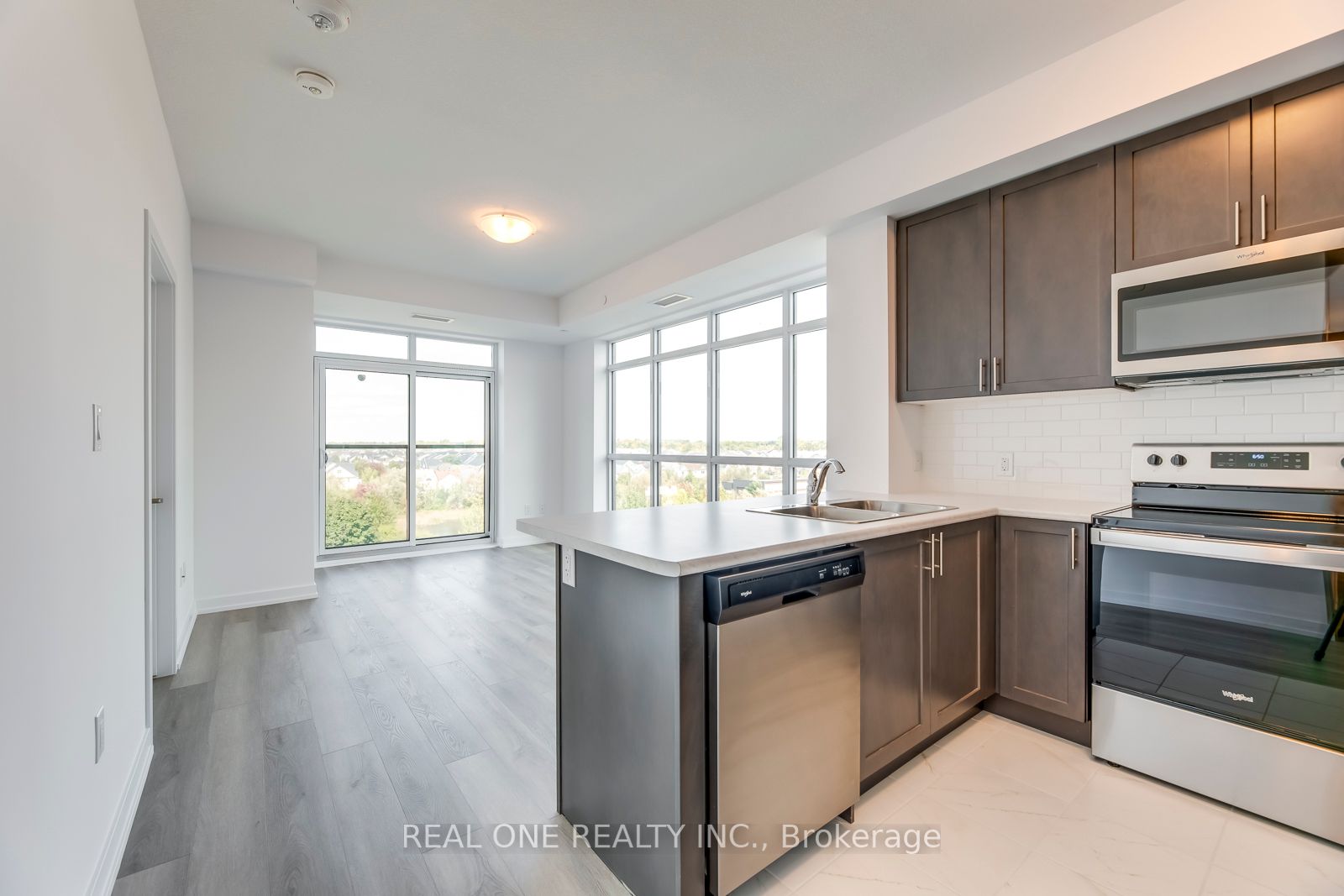 460 Dundas St E, #605