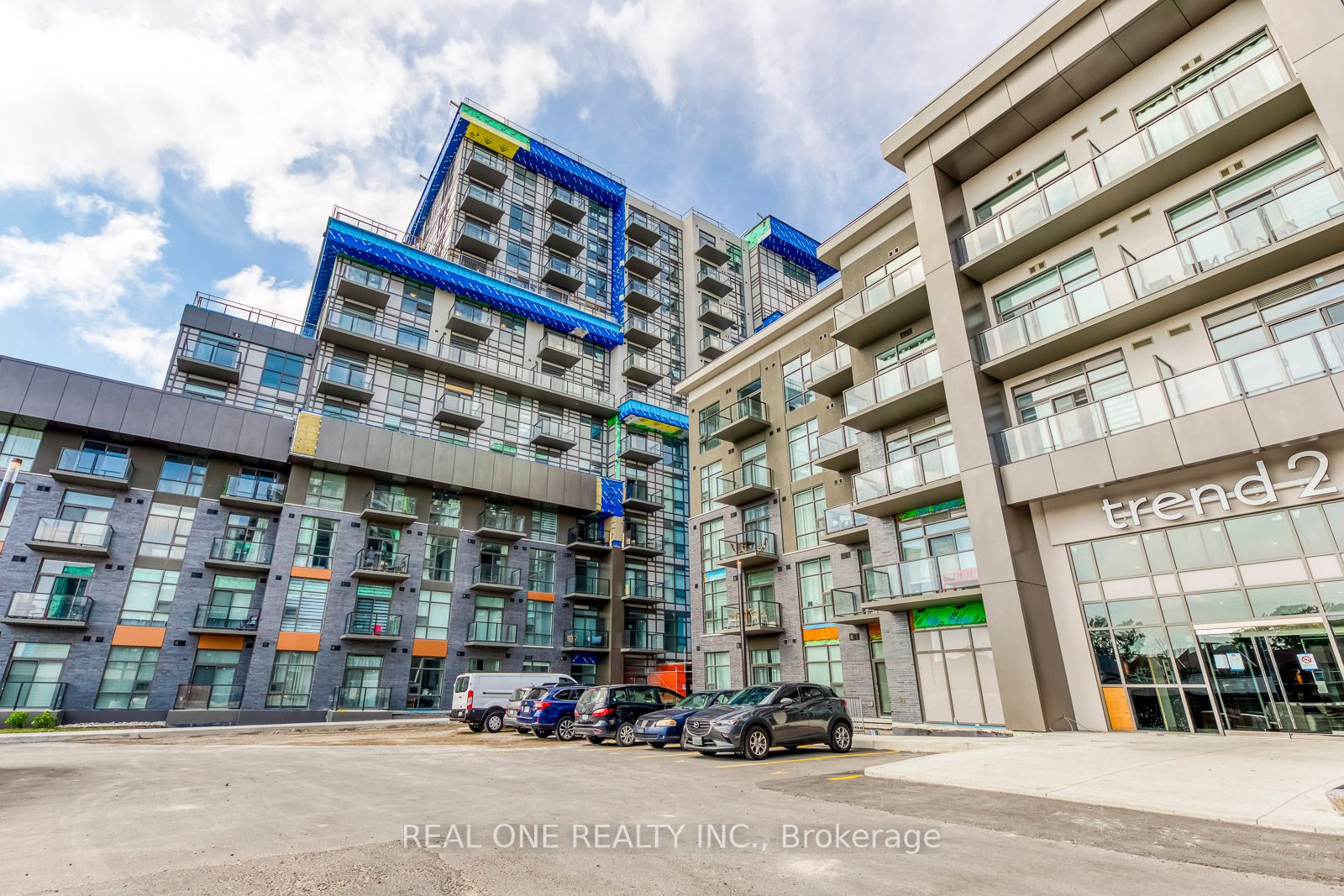 460 Dundas St E, #605