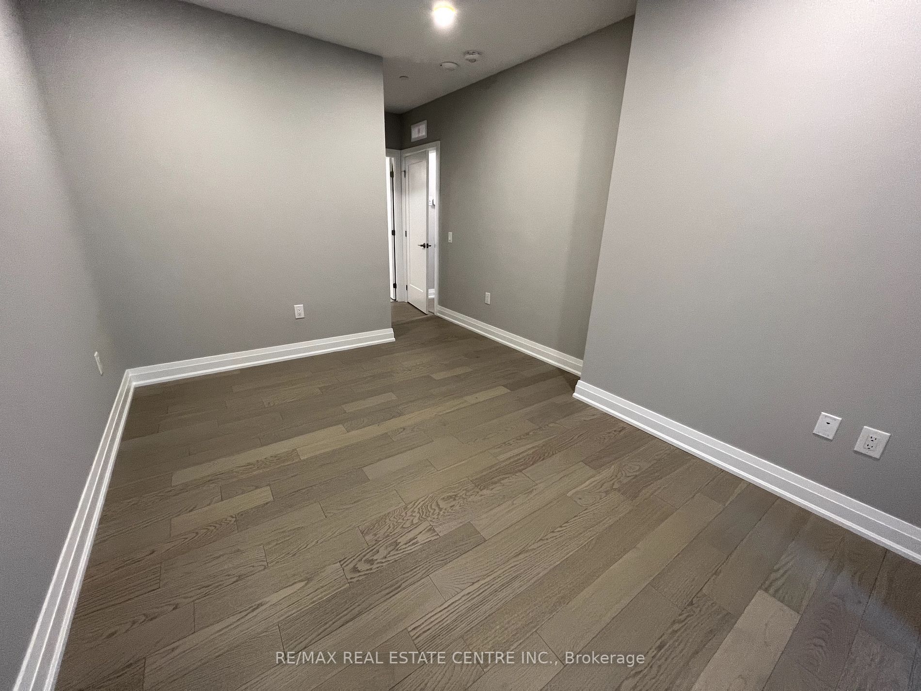 71 Wyndham St S, #303