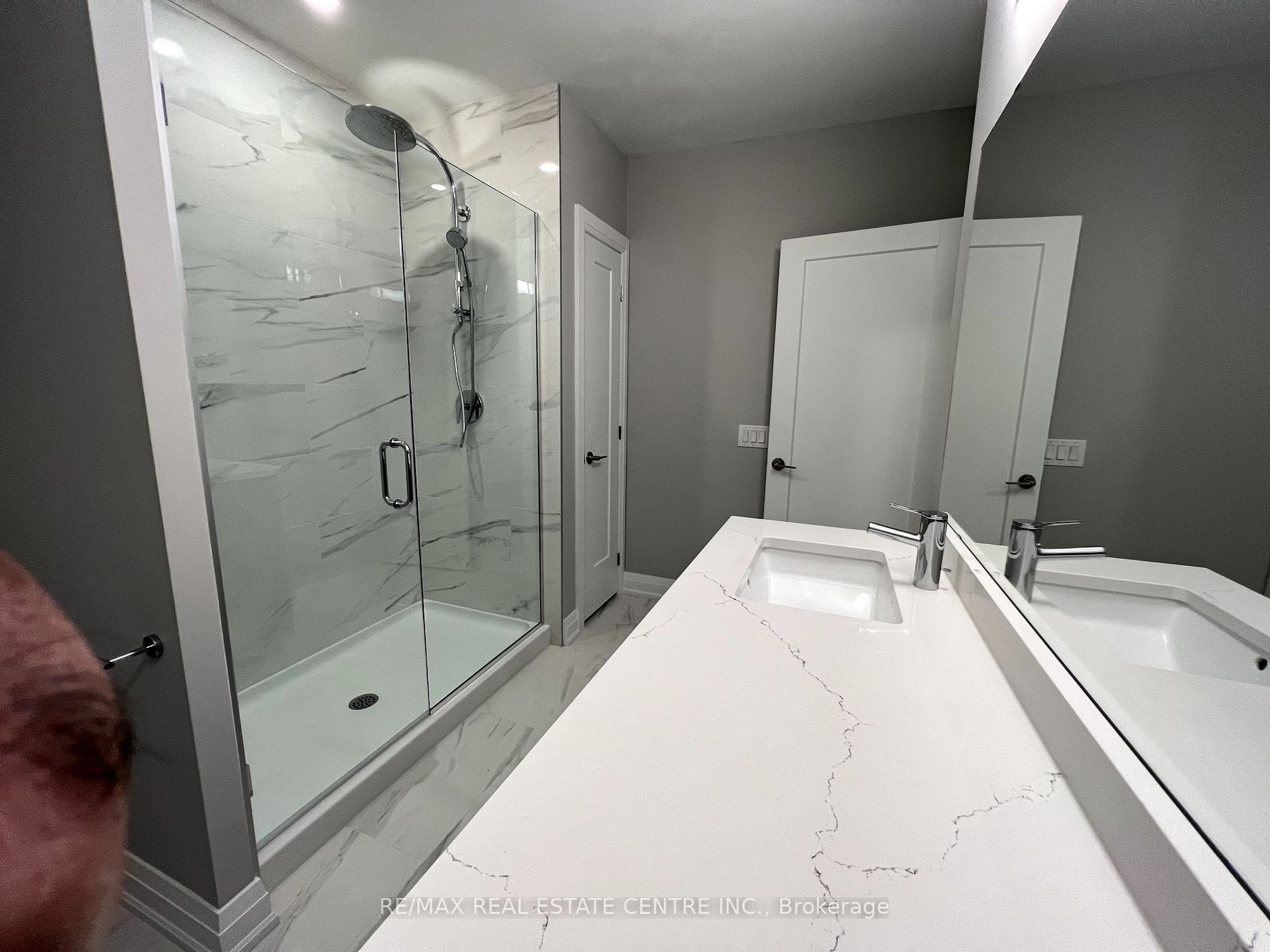 71 Wyndham St S, #303