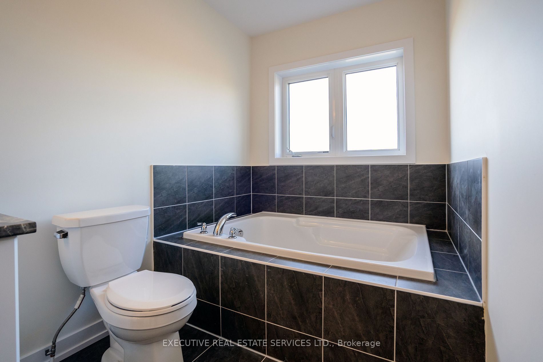 206 Wilmot Rd