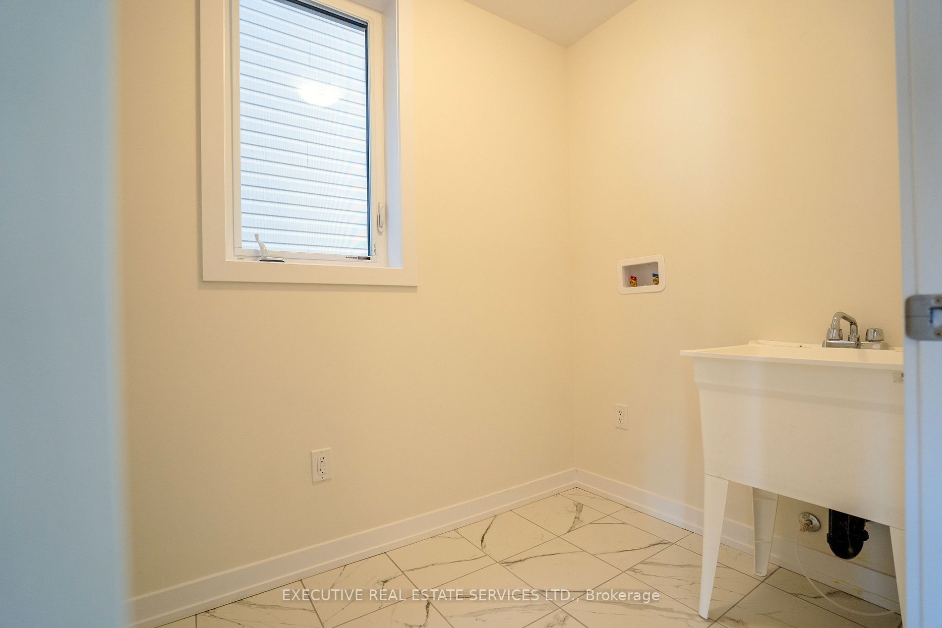 206 Wilmot Rd