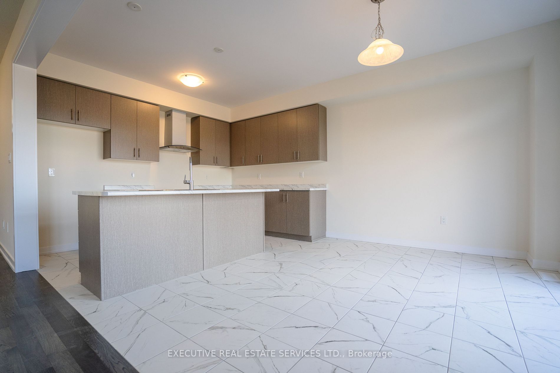 206 Wilmot Rd