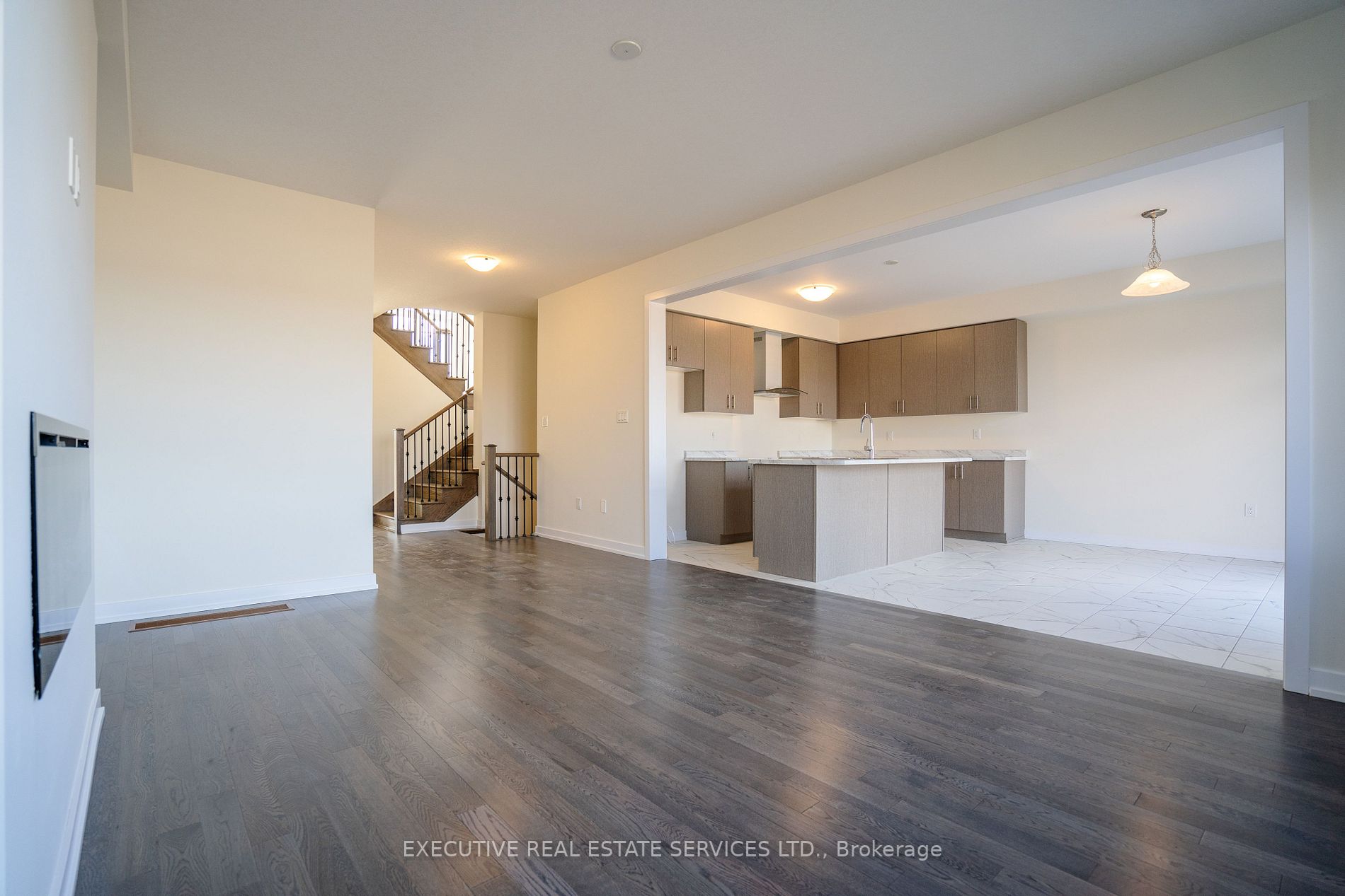 206 Wilmot Rd