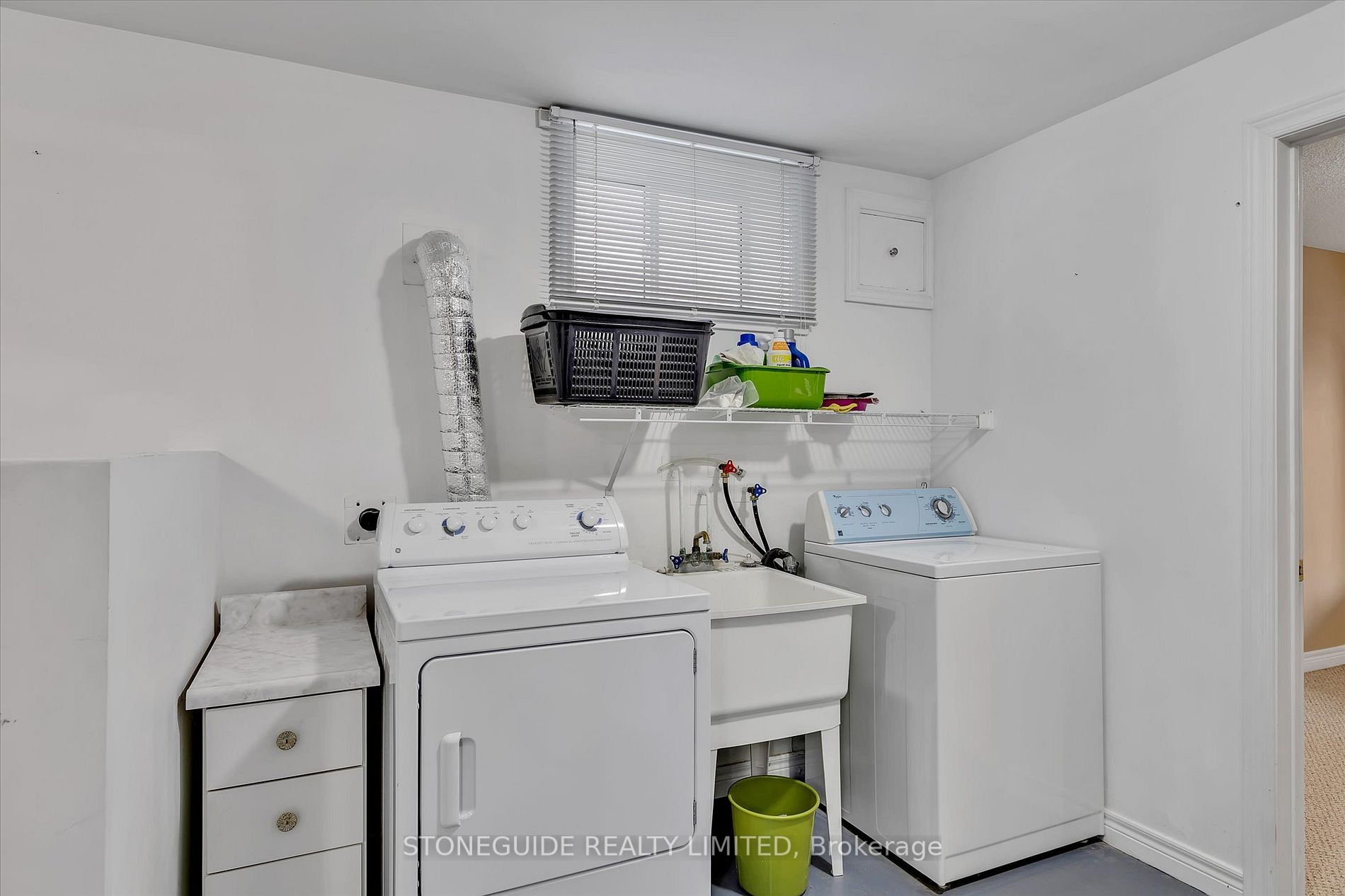 2546 Marsdale Dr