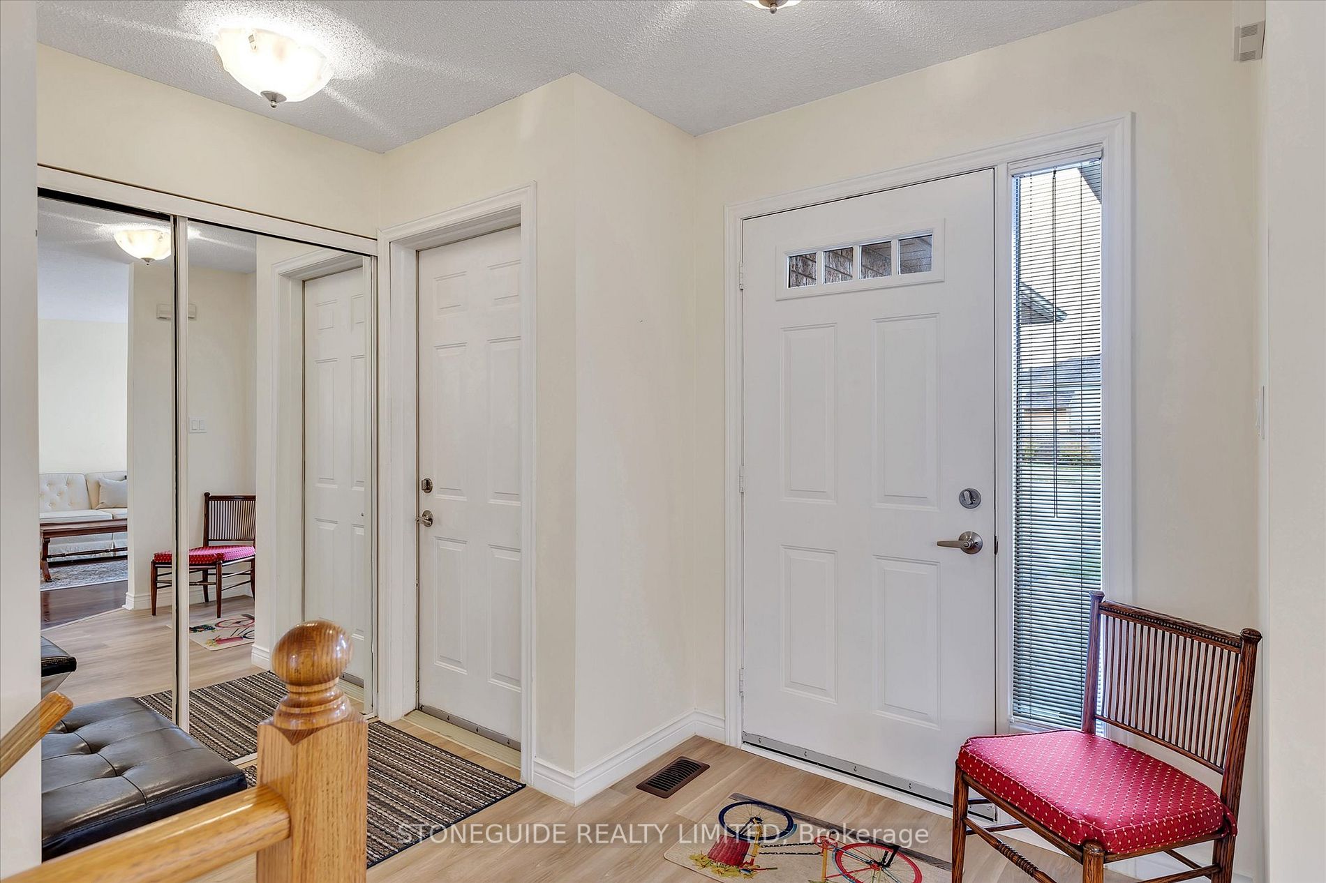 2546 Marsdale Dr
