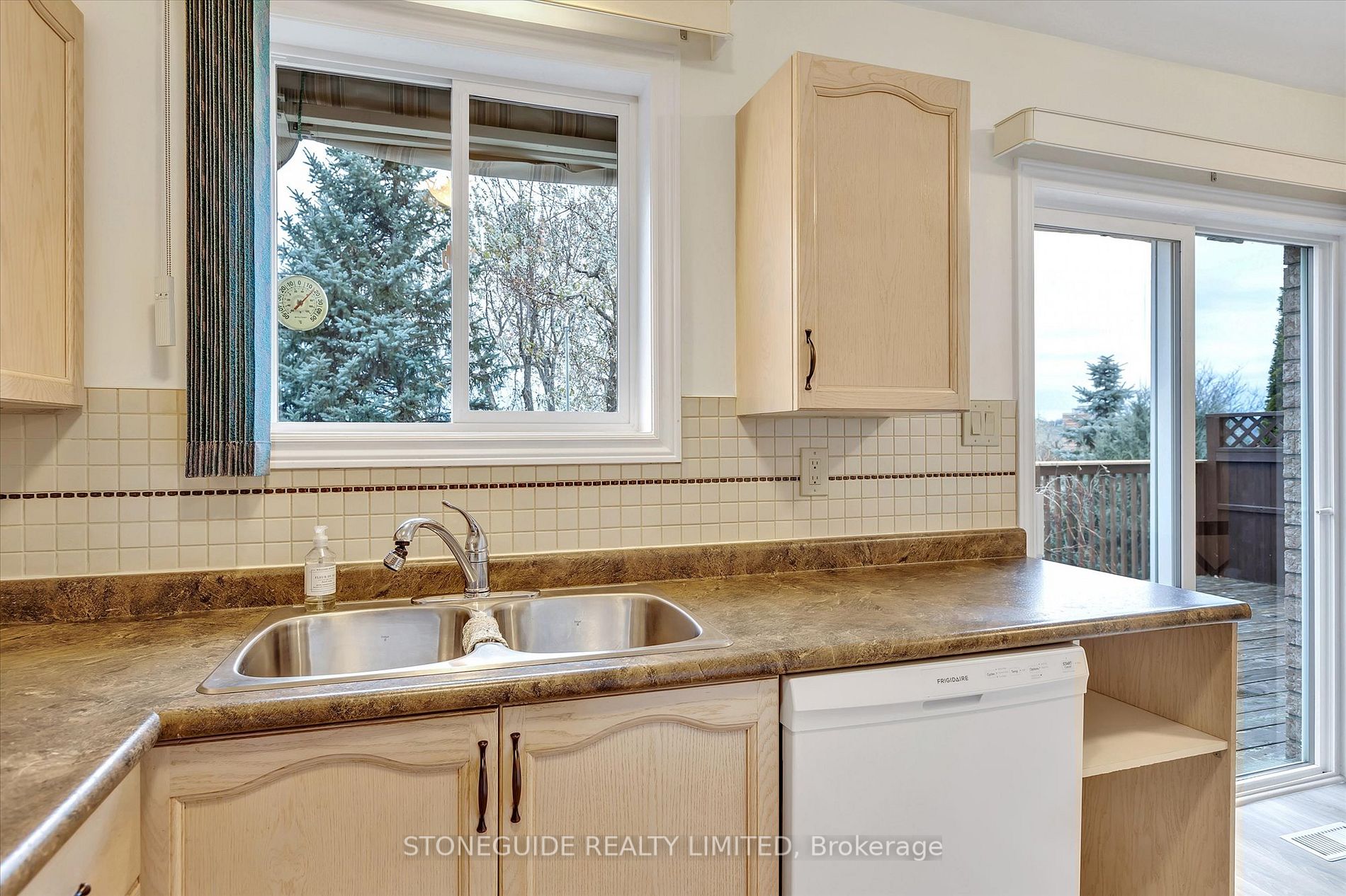 2546 Marsdale Dr