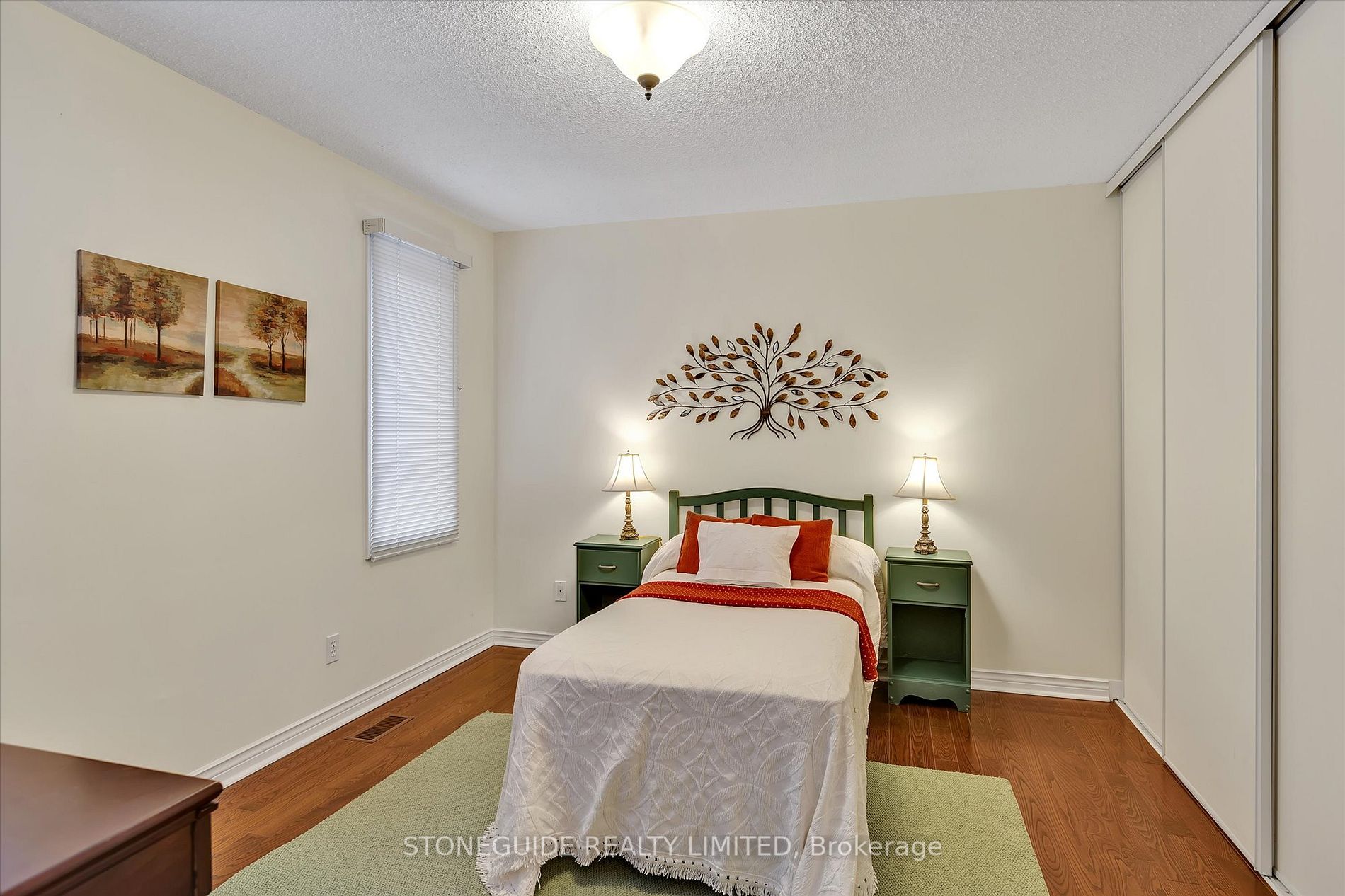 2546 Marsdale Dr