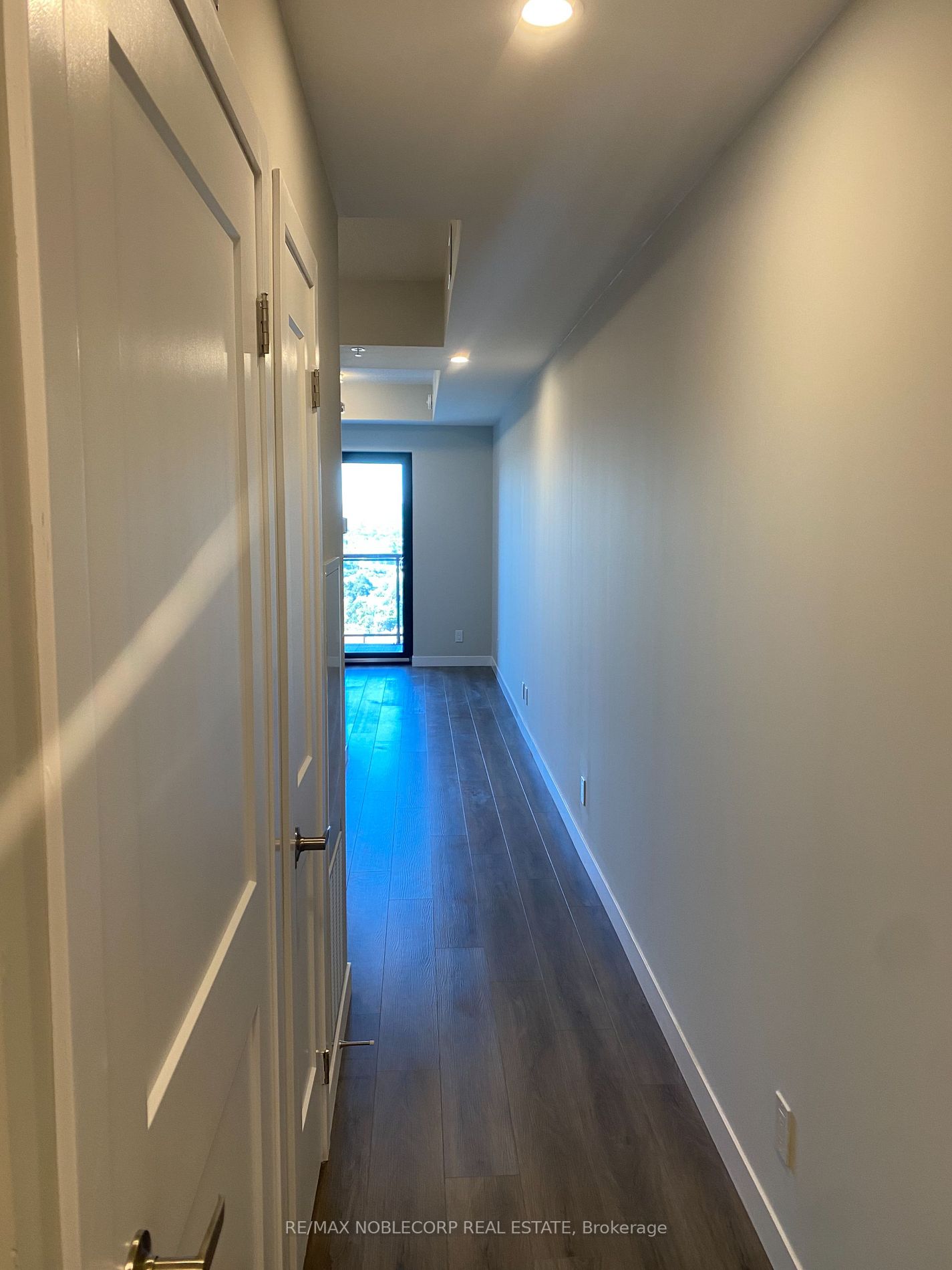15 Queen St S, #1804