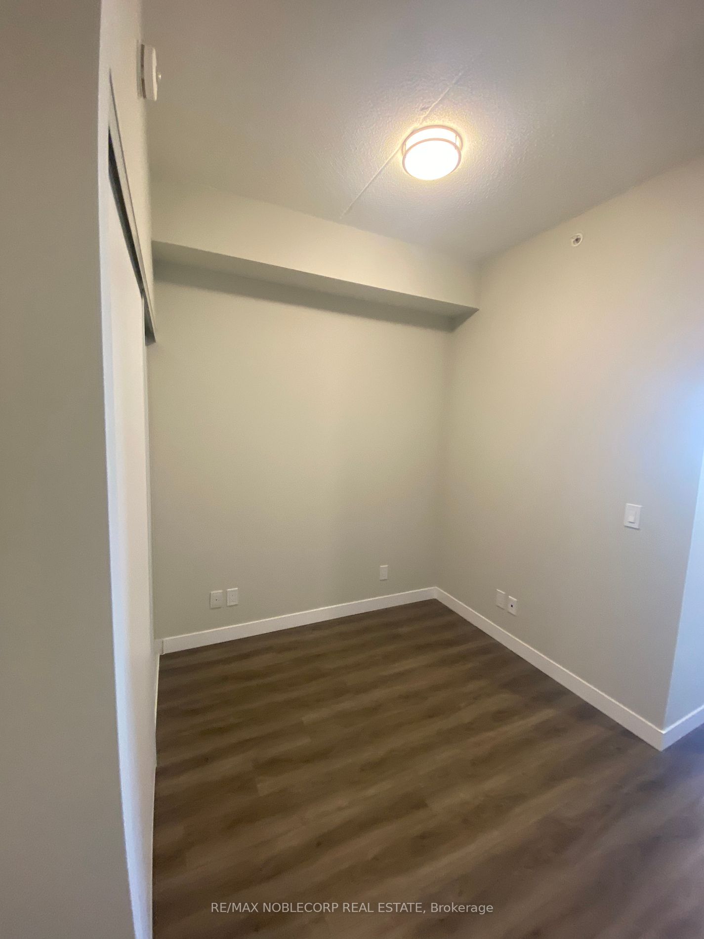15 Queen St S, #1803