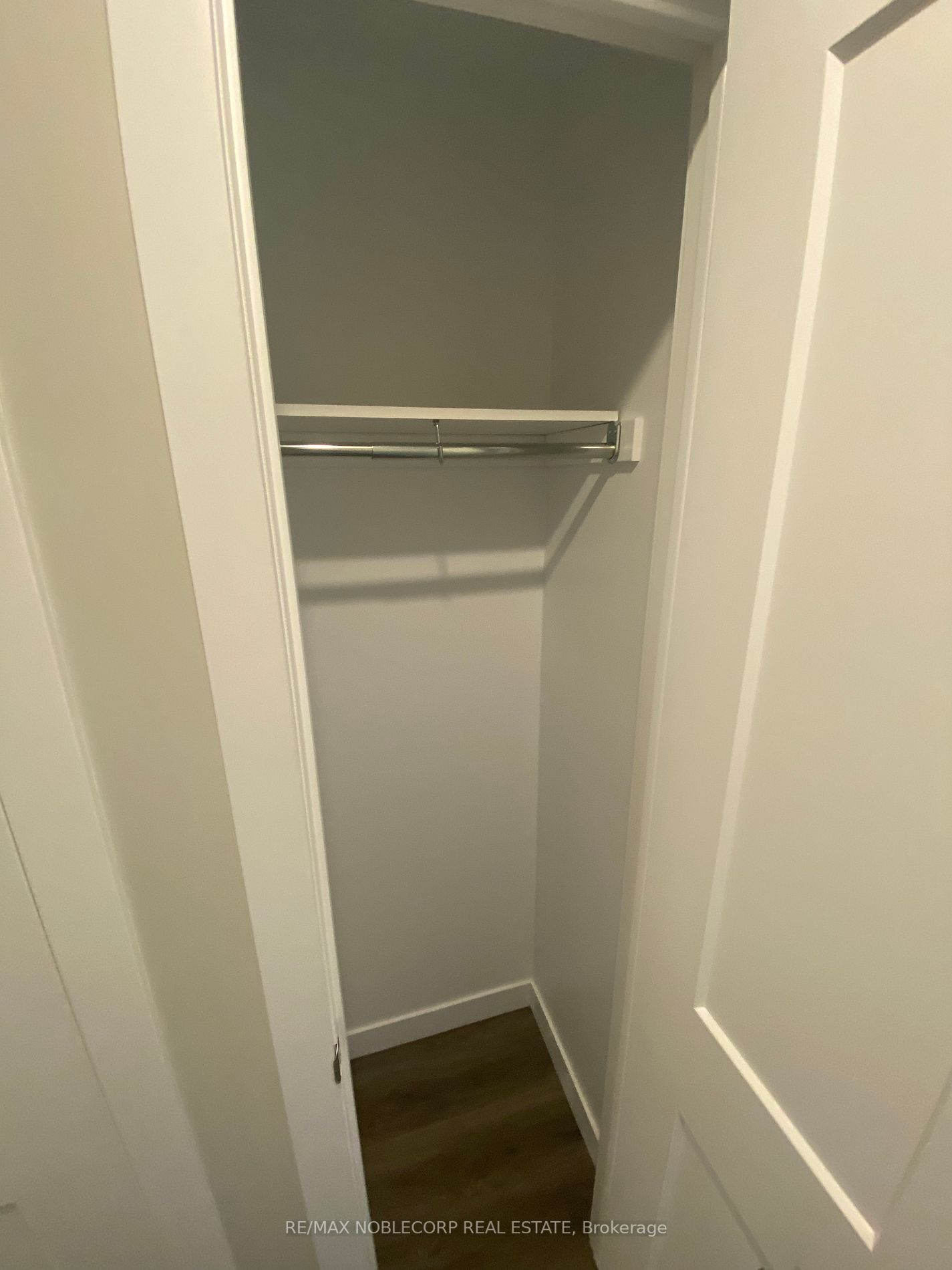 15 Queen St S, #1803