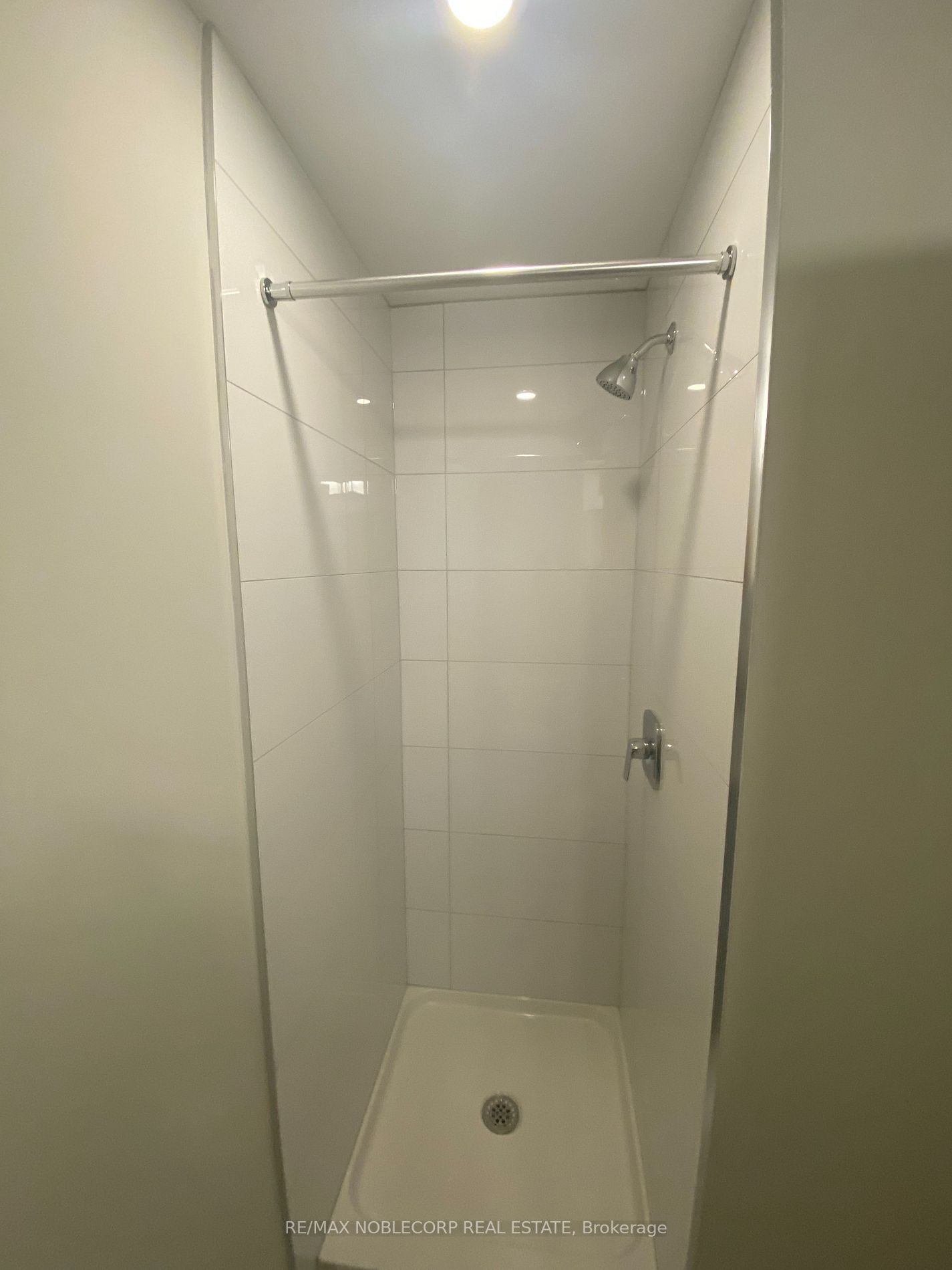 15 Queen St S, #1803