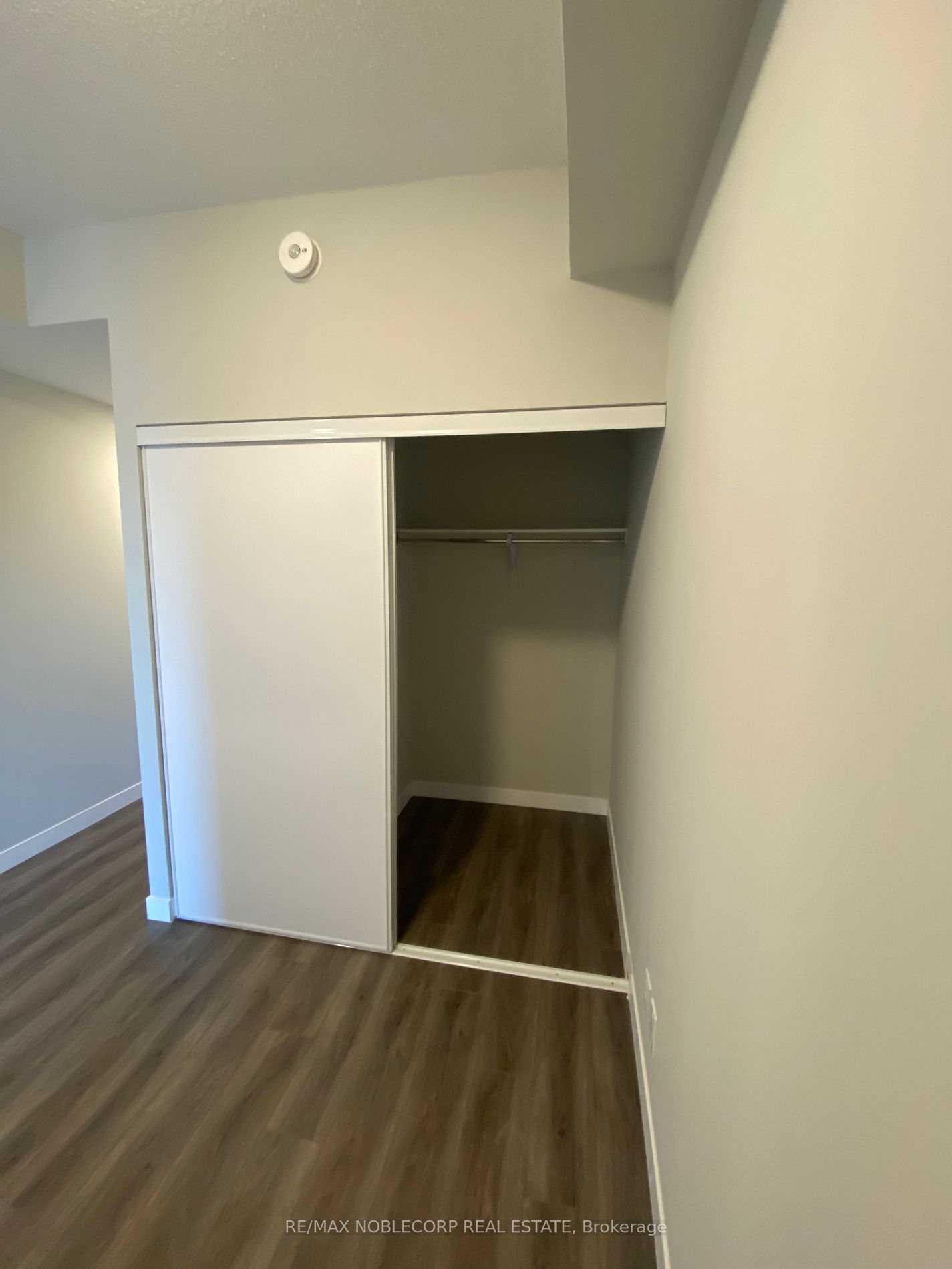 15 Queen St S, #1803