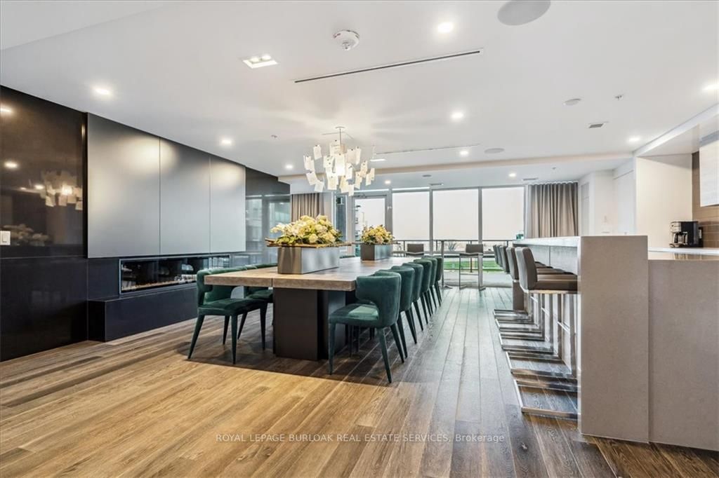 16 Concord Pl, #608