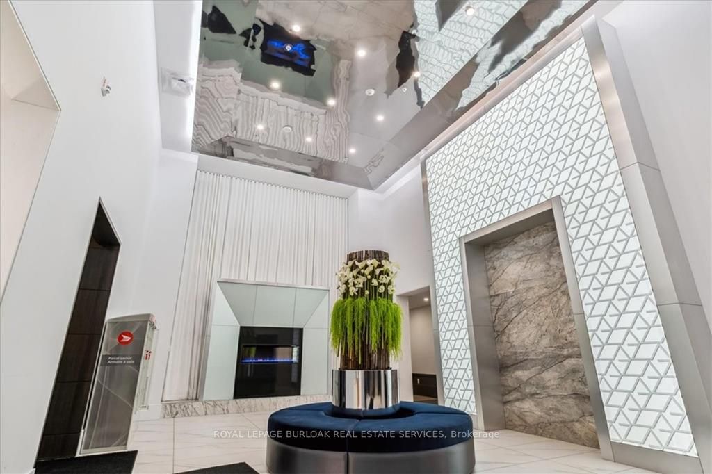 16 Concord Pl, #608
