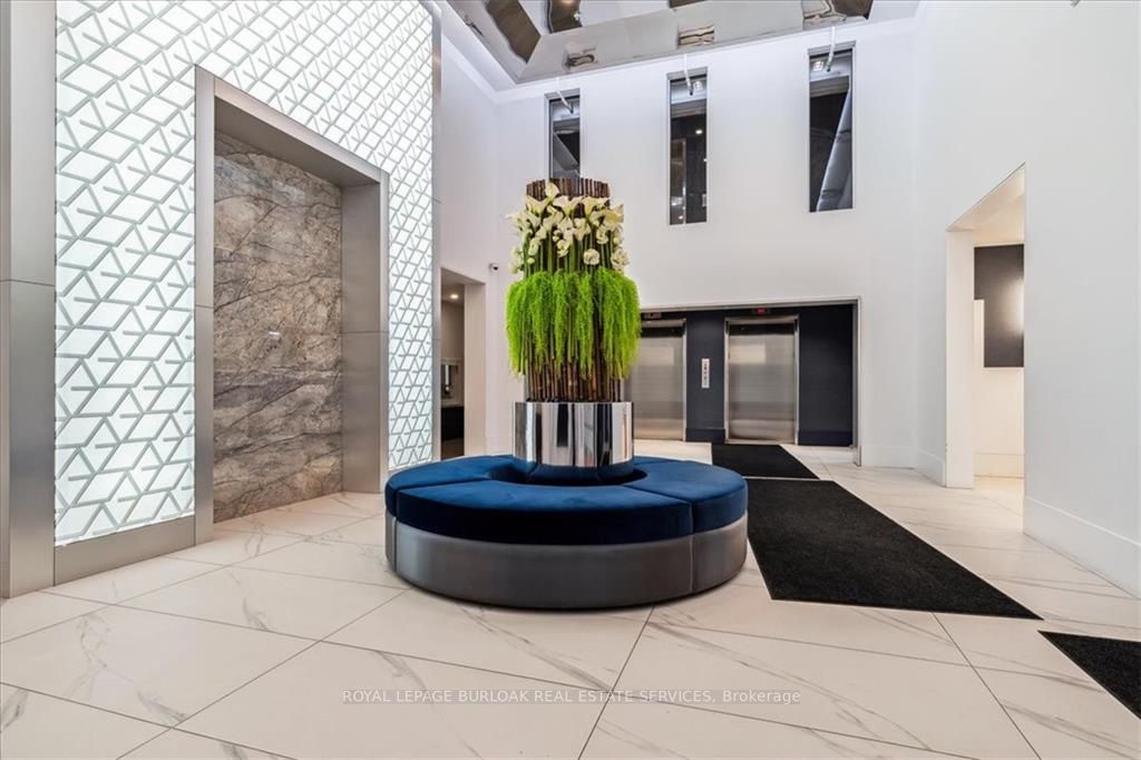 16 Concord Pl, #608