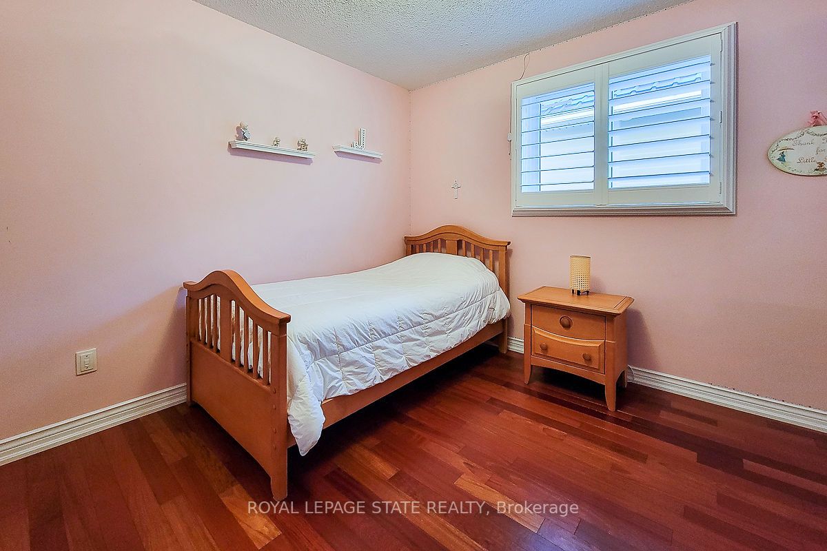 84 Glenhollow Dr