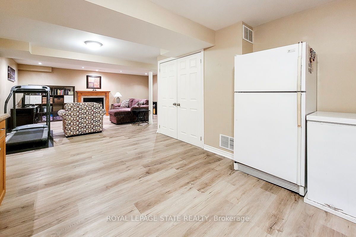 84 Glenhollow Dr