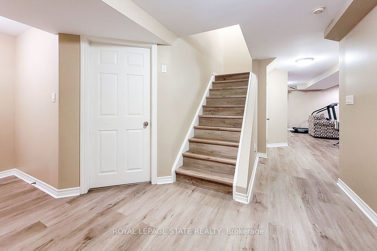 84 Glenhollow Dr