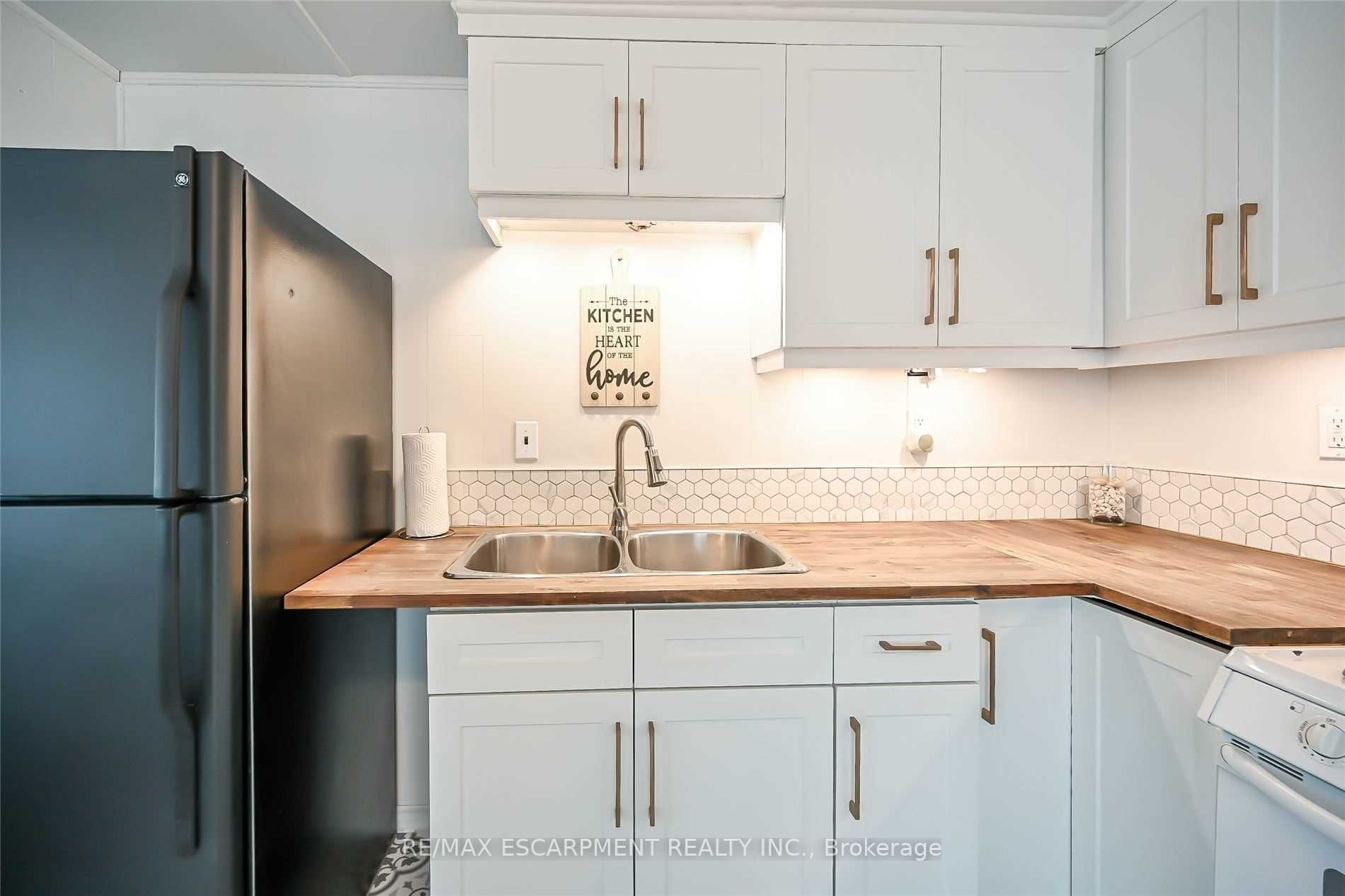 2189 Dundas St, #84