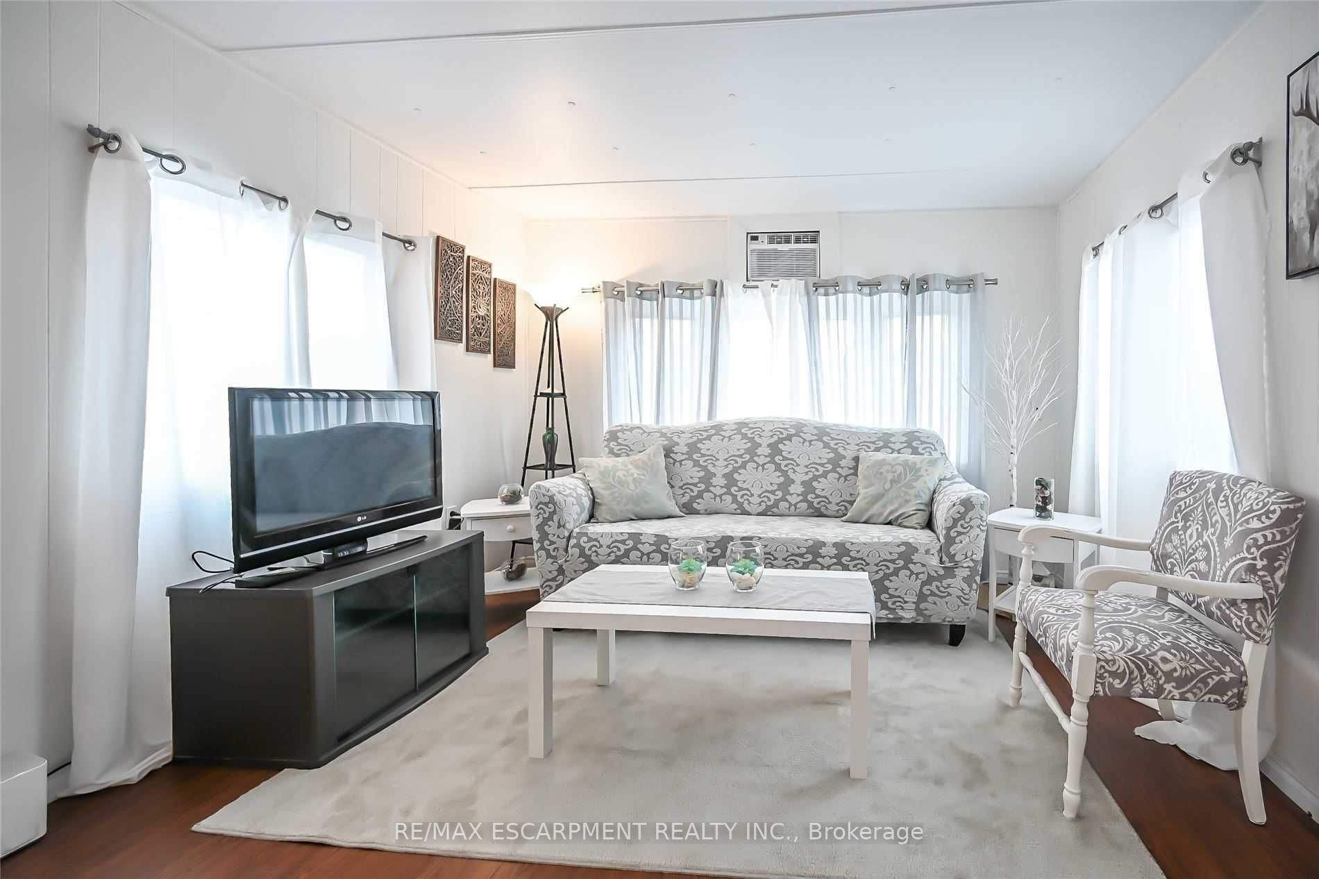 2189 Dundas St, #84