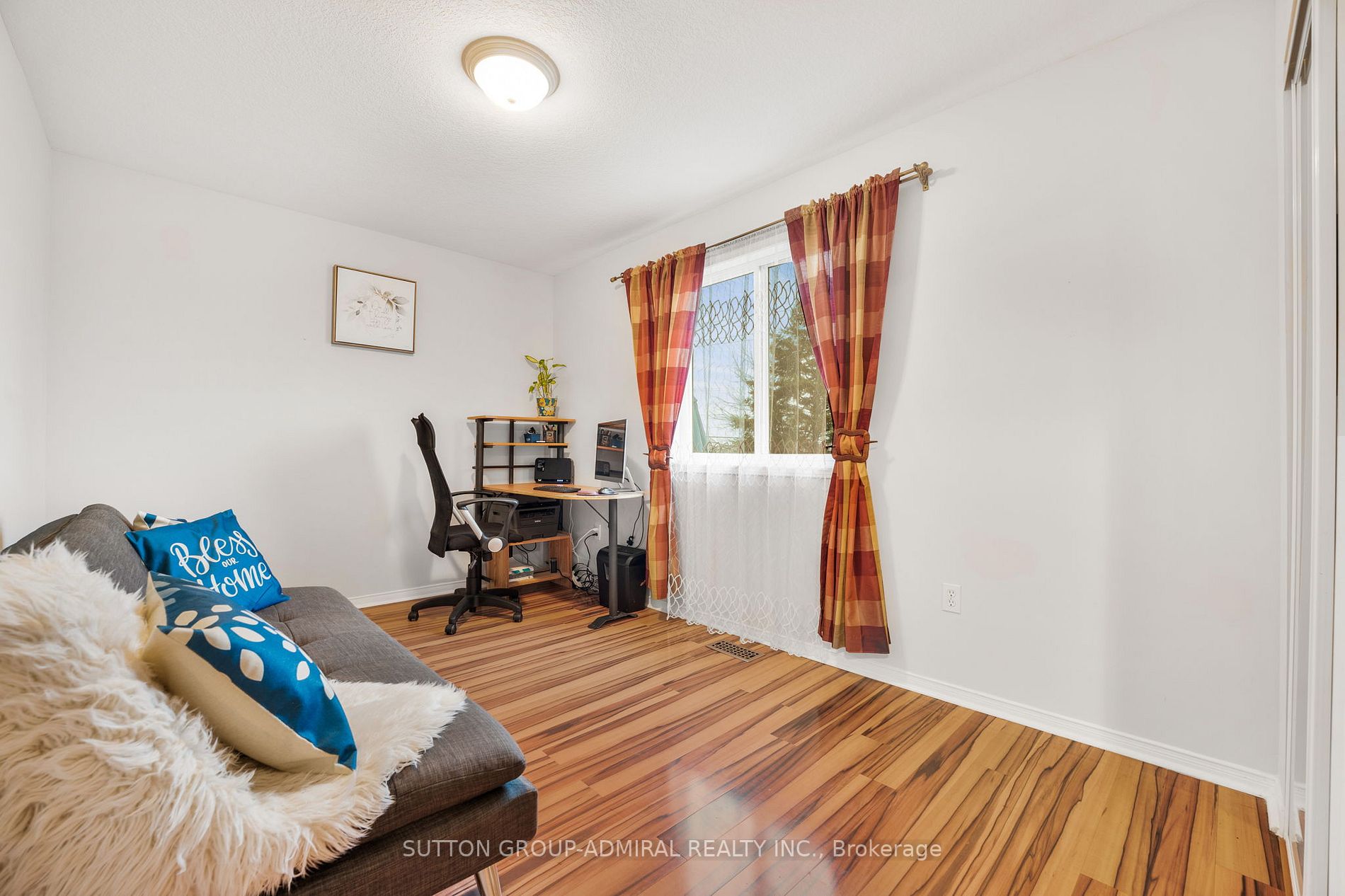 56 Sweeney Cres