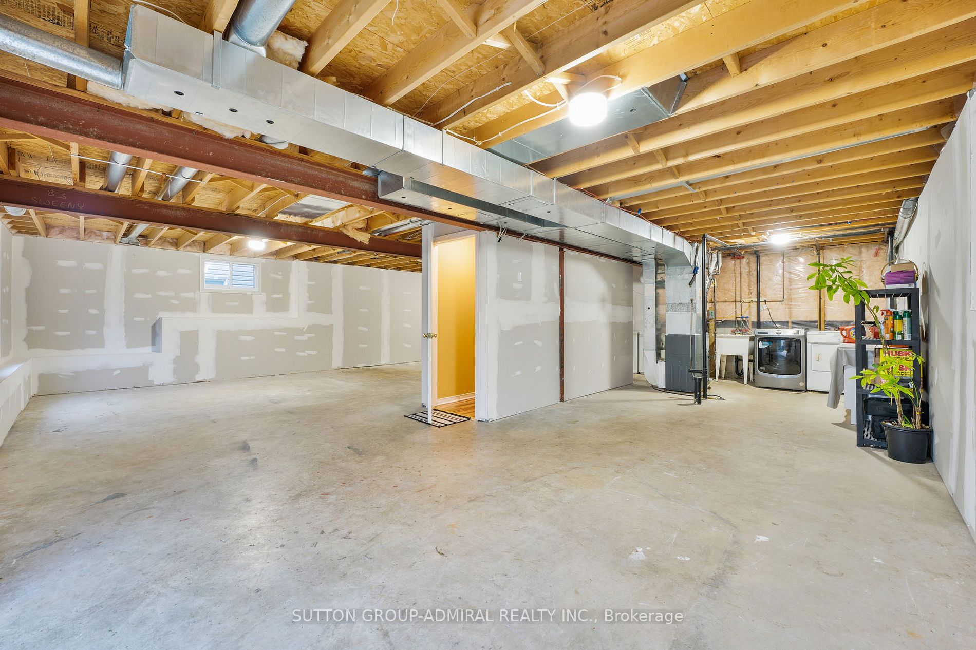 56 Sweeney Cres