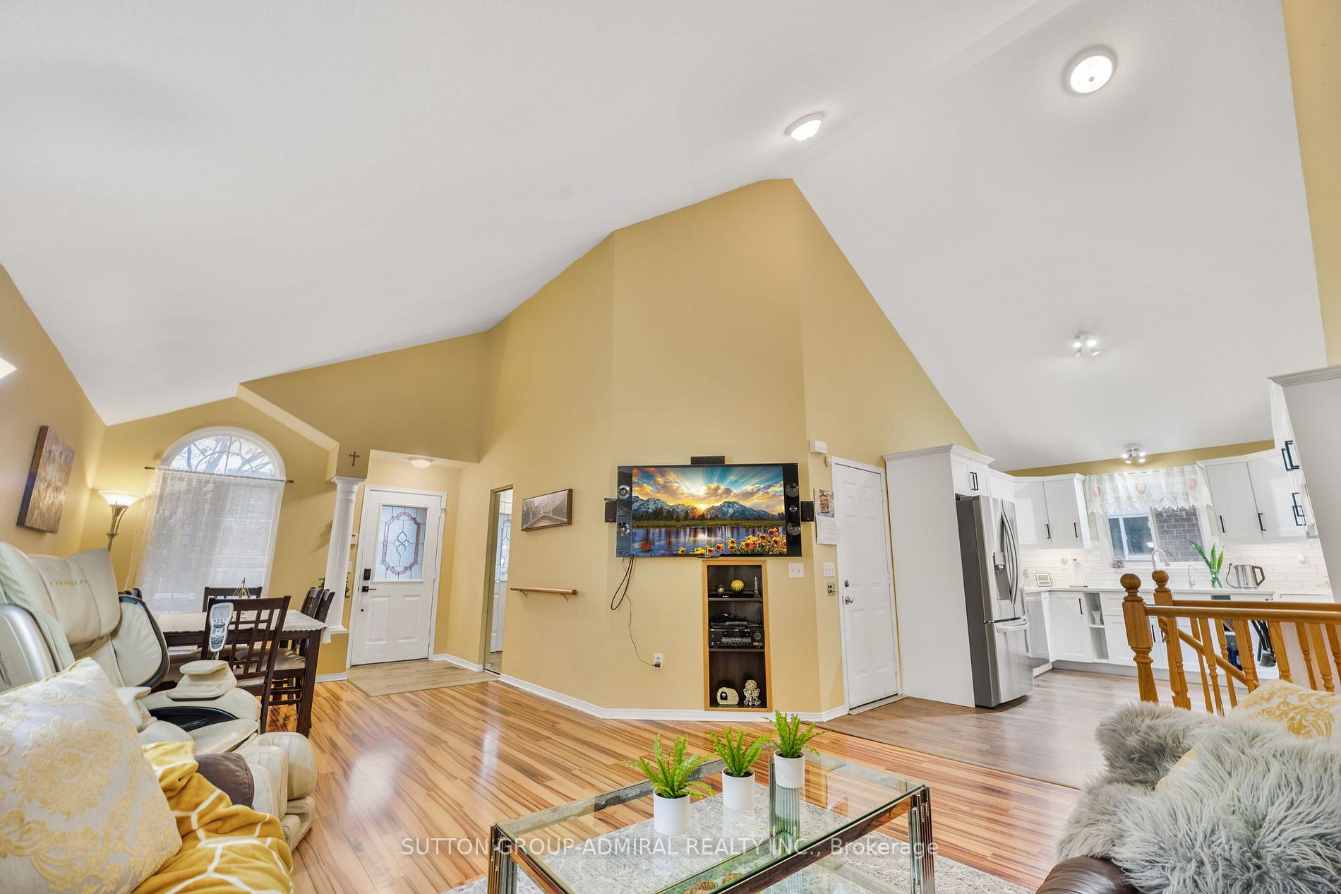 56 Sweeney Cres