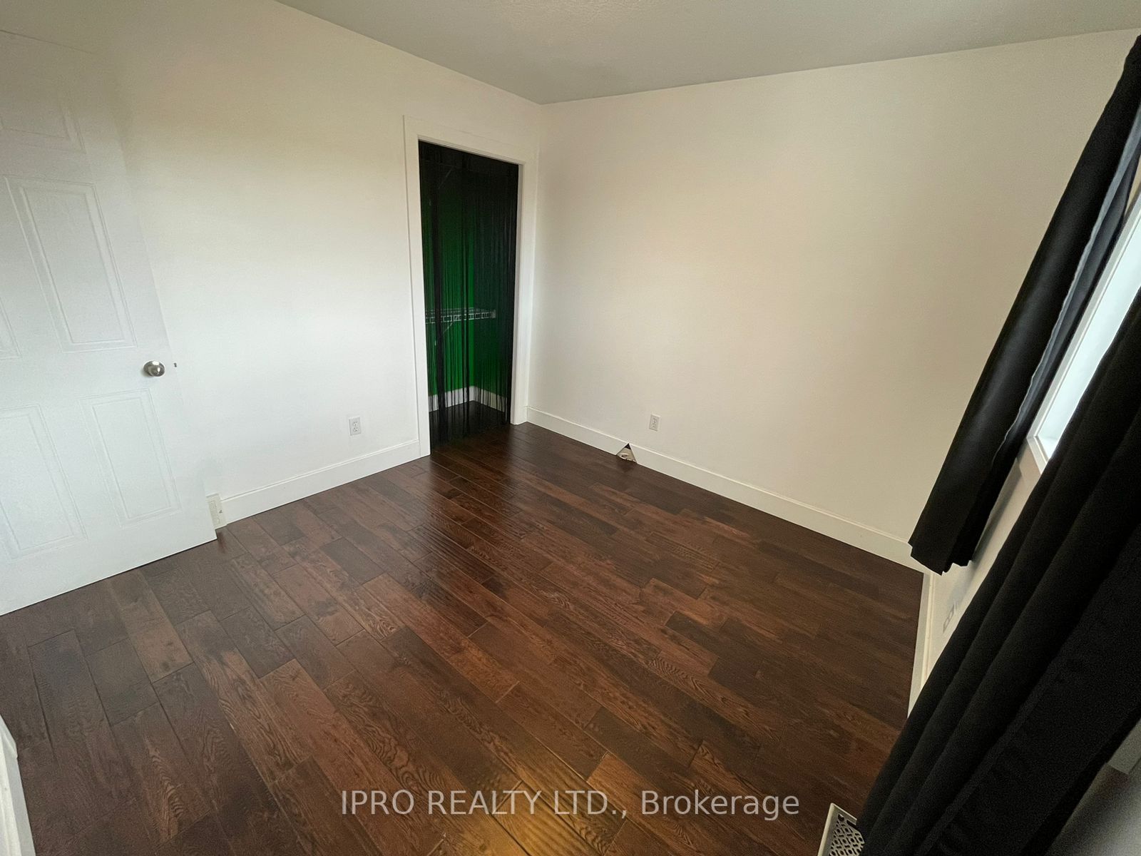 207 Crimson Cres