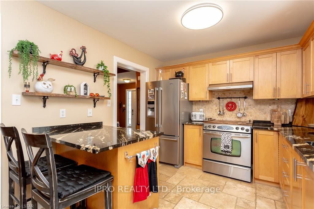 207 Crimson Cres