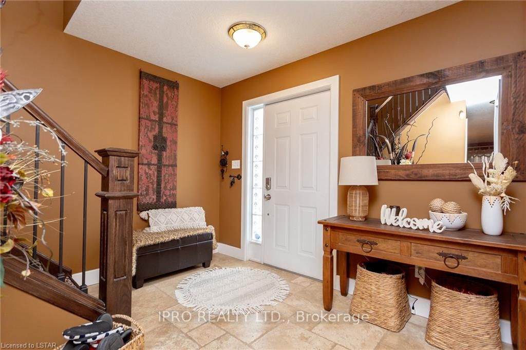 207 Crimson Cres