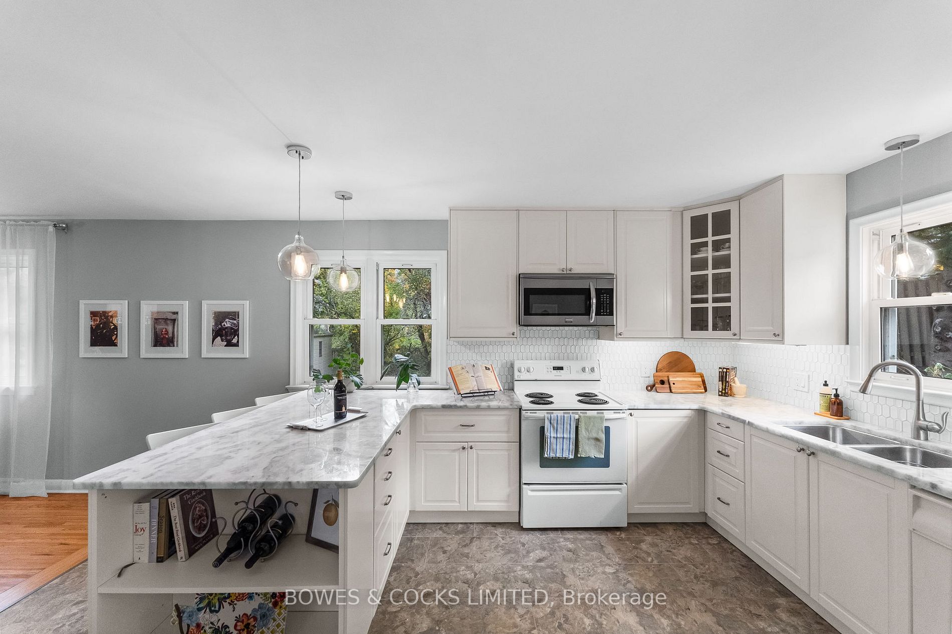 861 Valleyview Dr