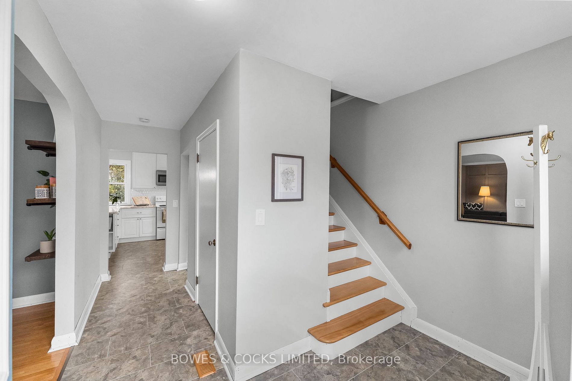 861 Valleyview Dr