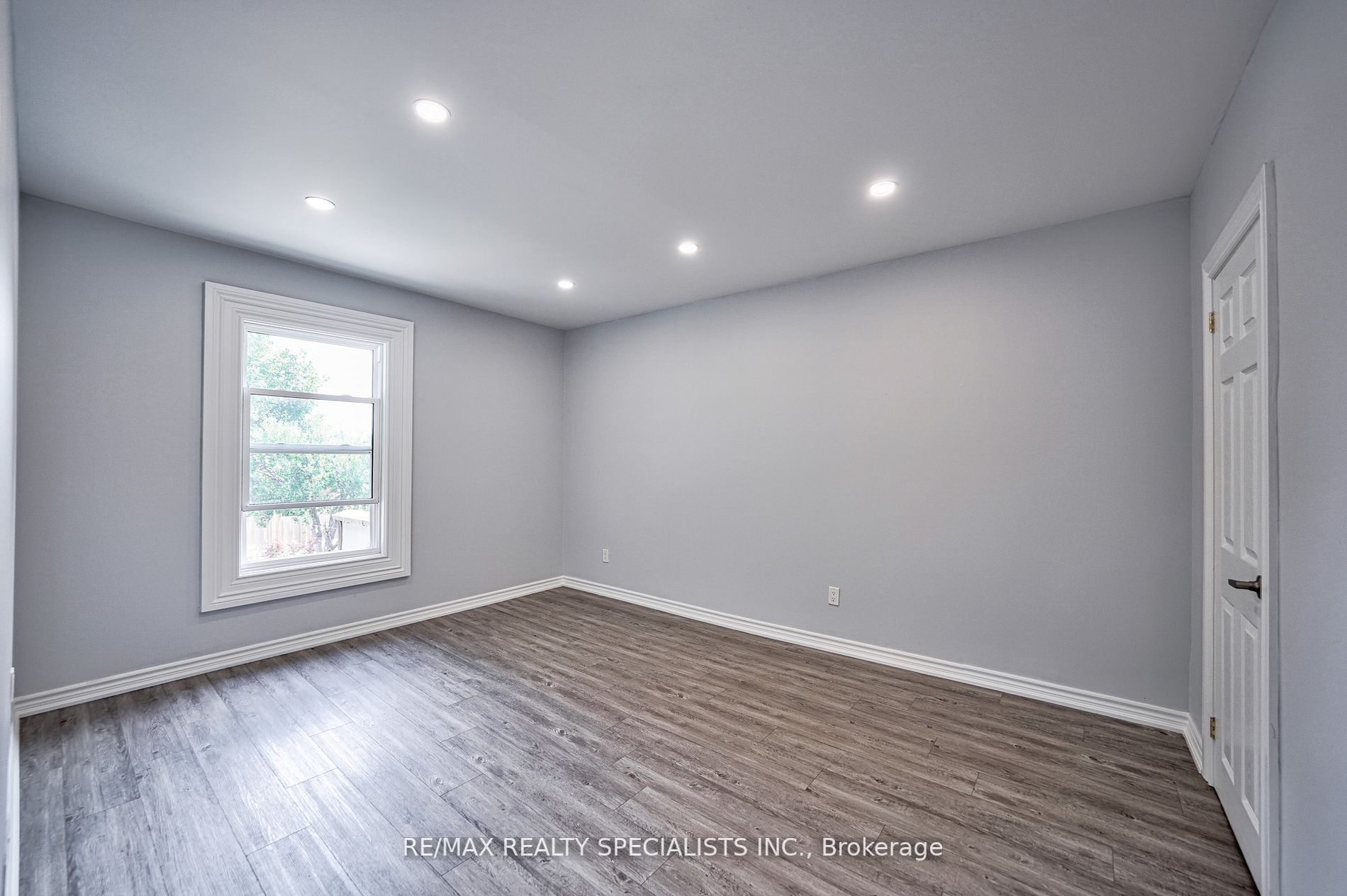 108 Victoria Ave N