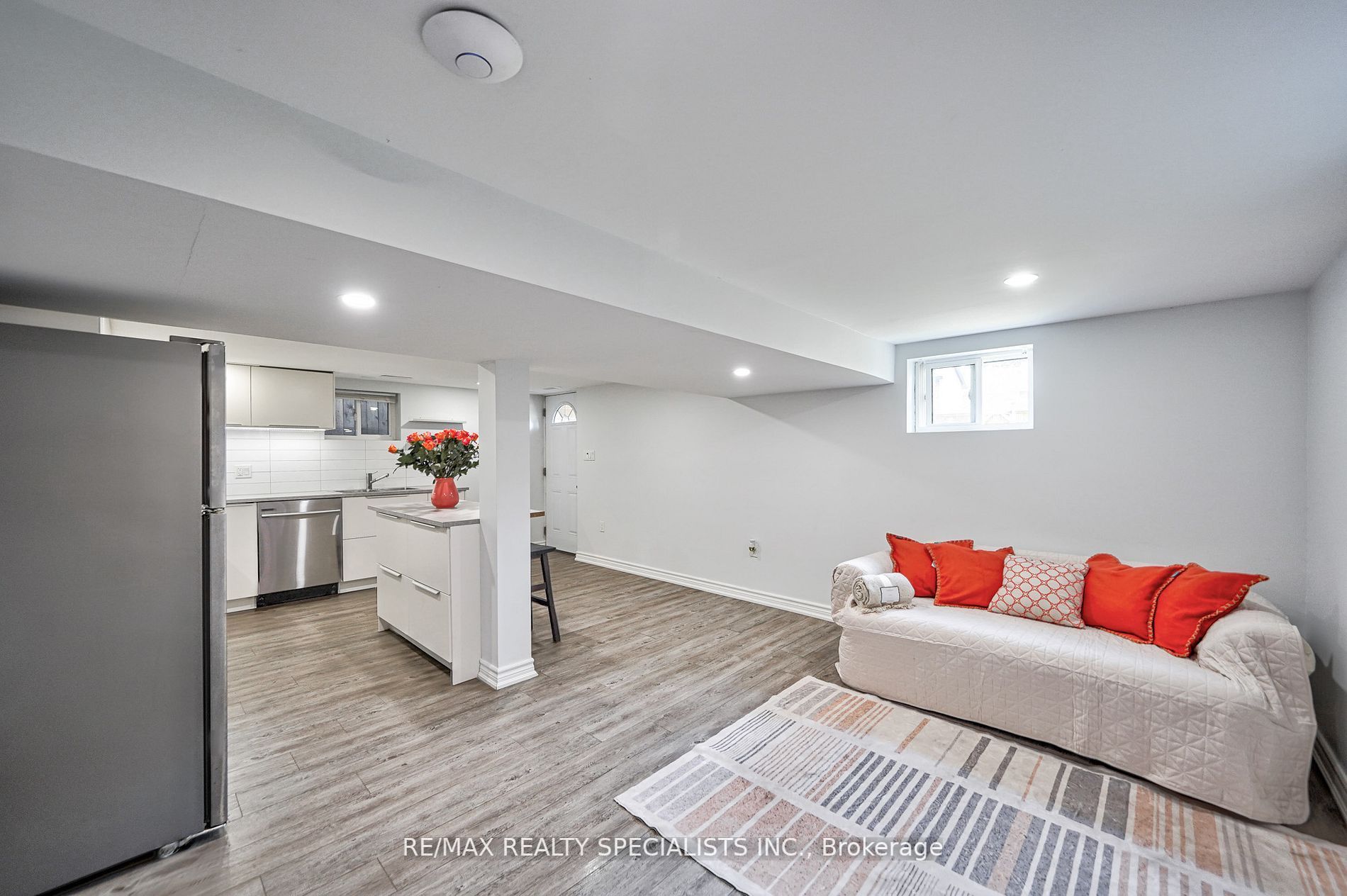 108 Victoria Ave N