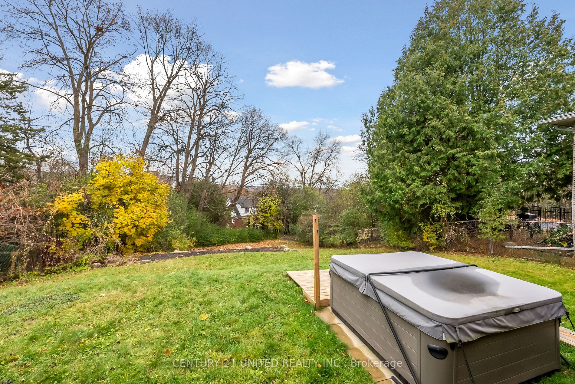 16 Montague Crt